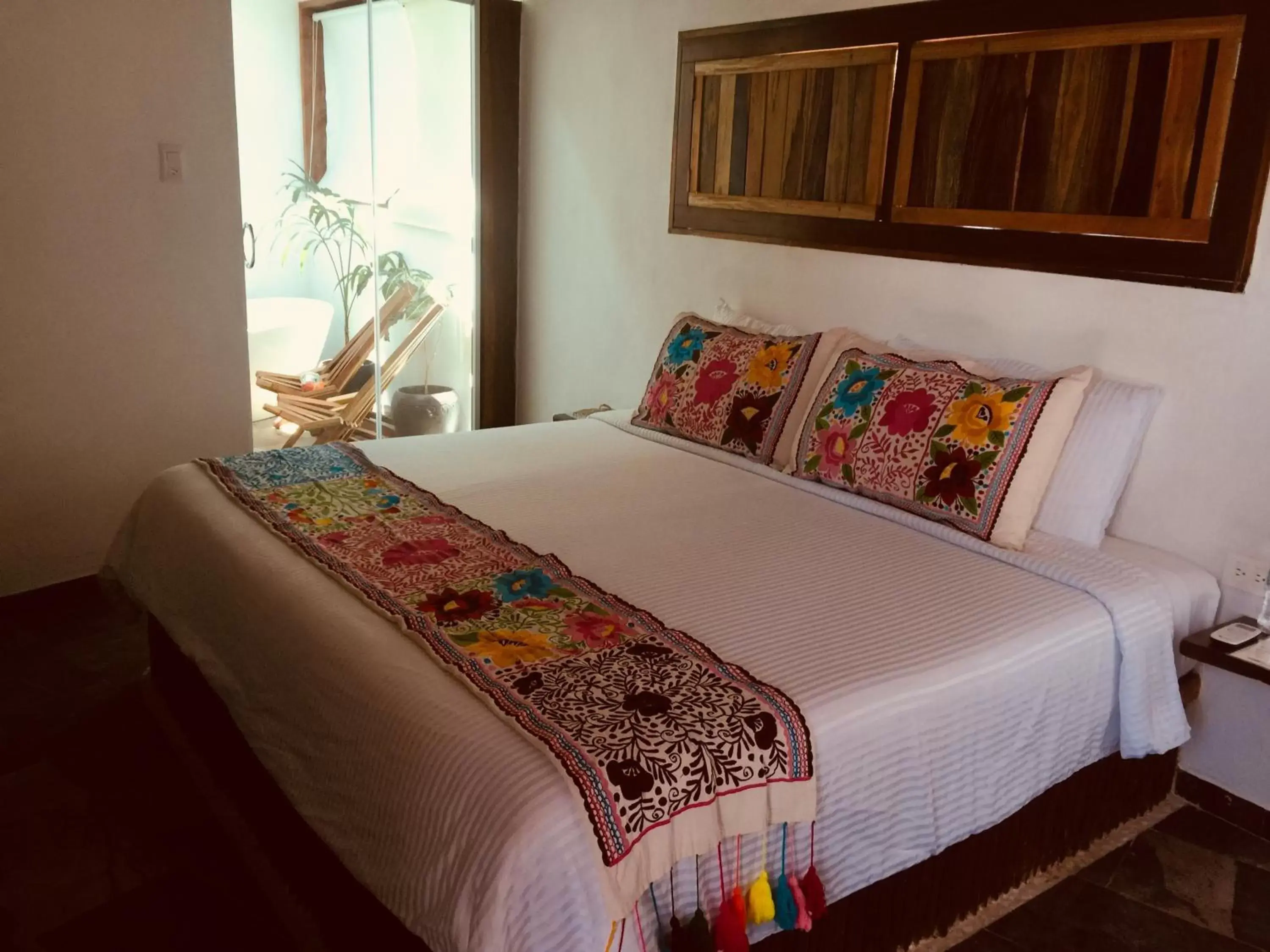 Bathroom, Bed in Hotel Zentik Project & Saline Cave