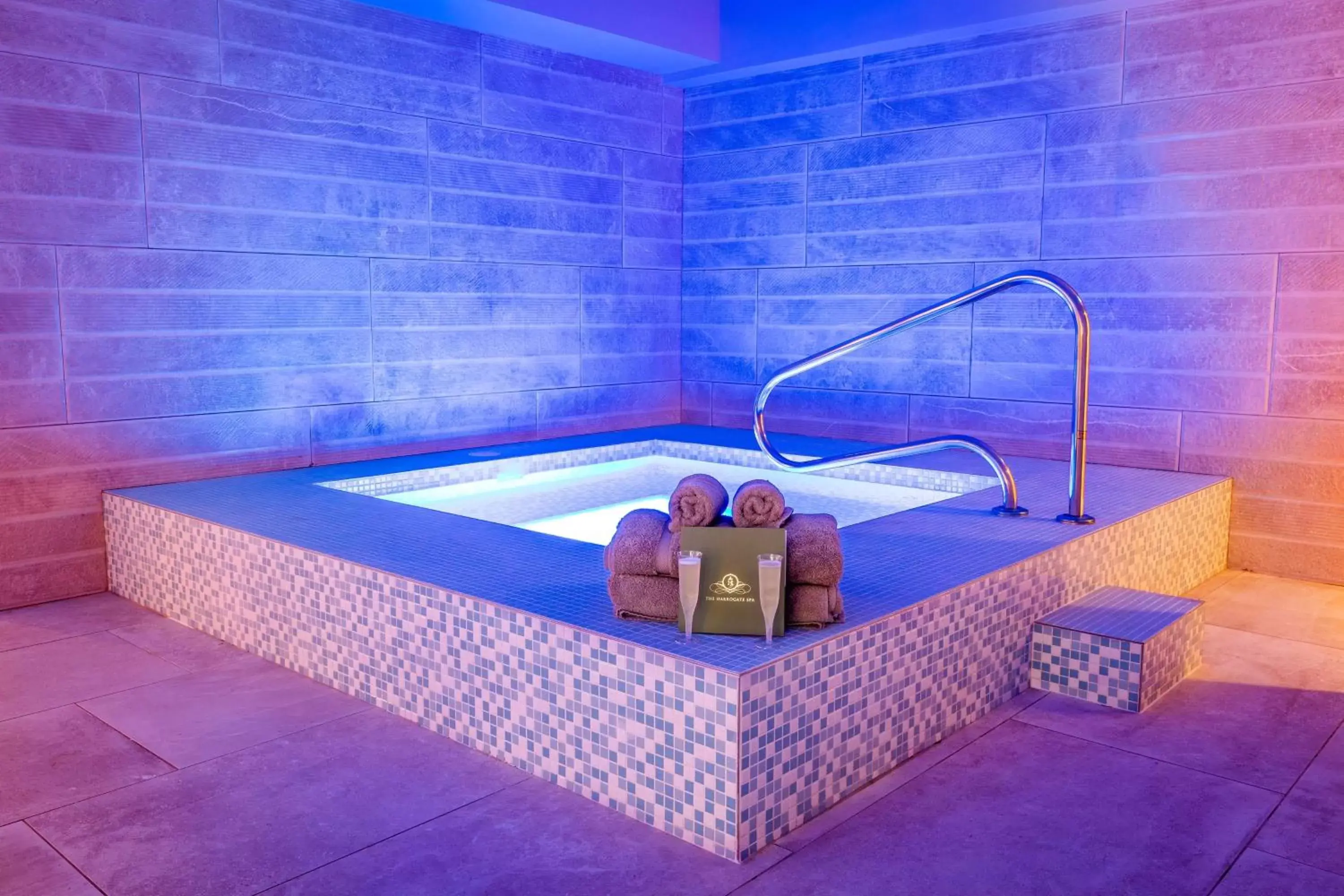 Hot Tub, Swimming Pool in DoubleTree by Hilton Harrogate Majestic Hotel & Spa