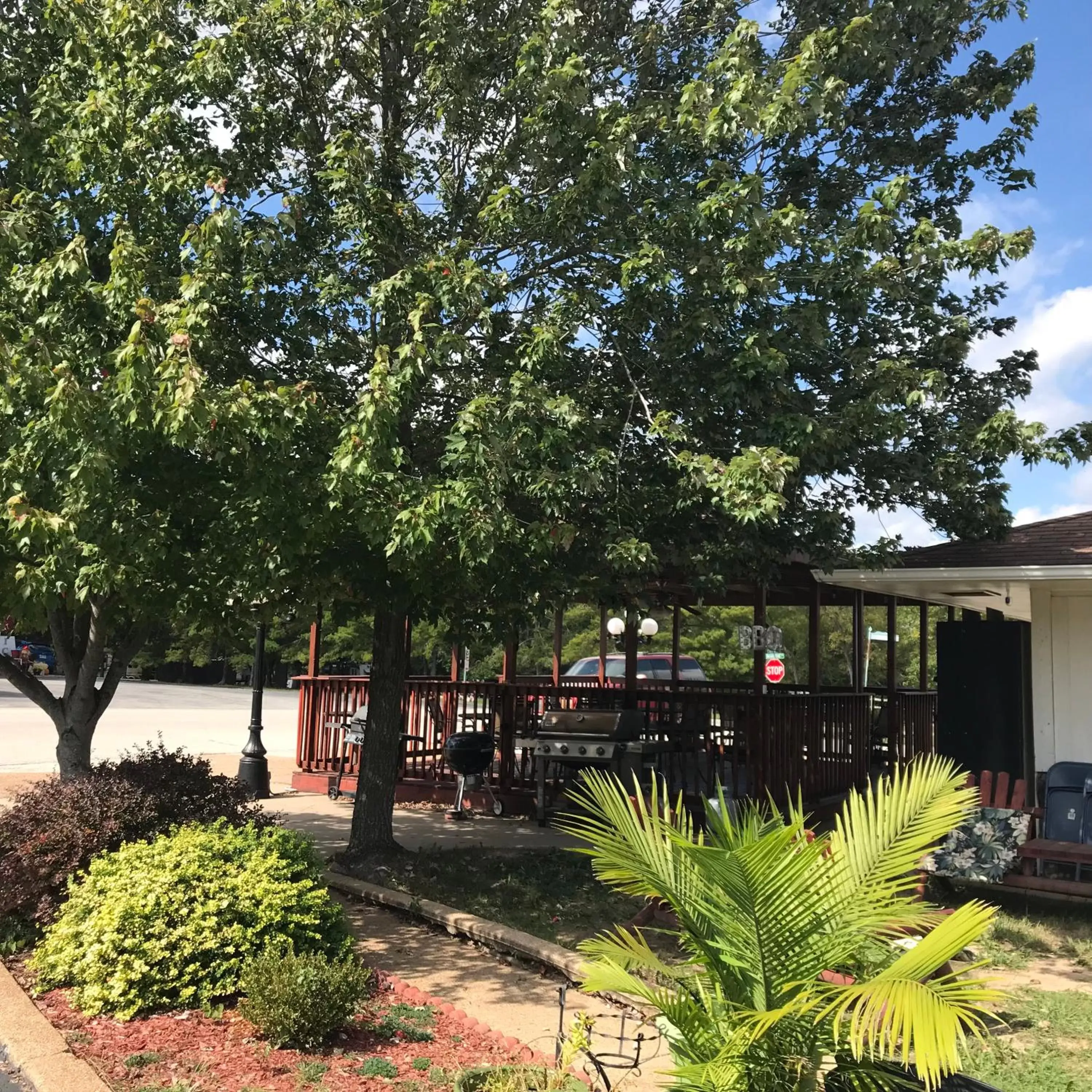 BBQ facilities in Hunter's Friend Resort Near Table Rock Lake