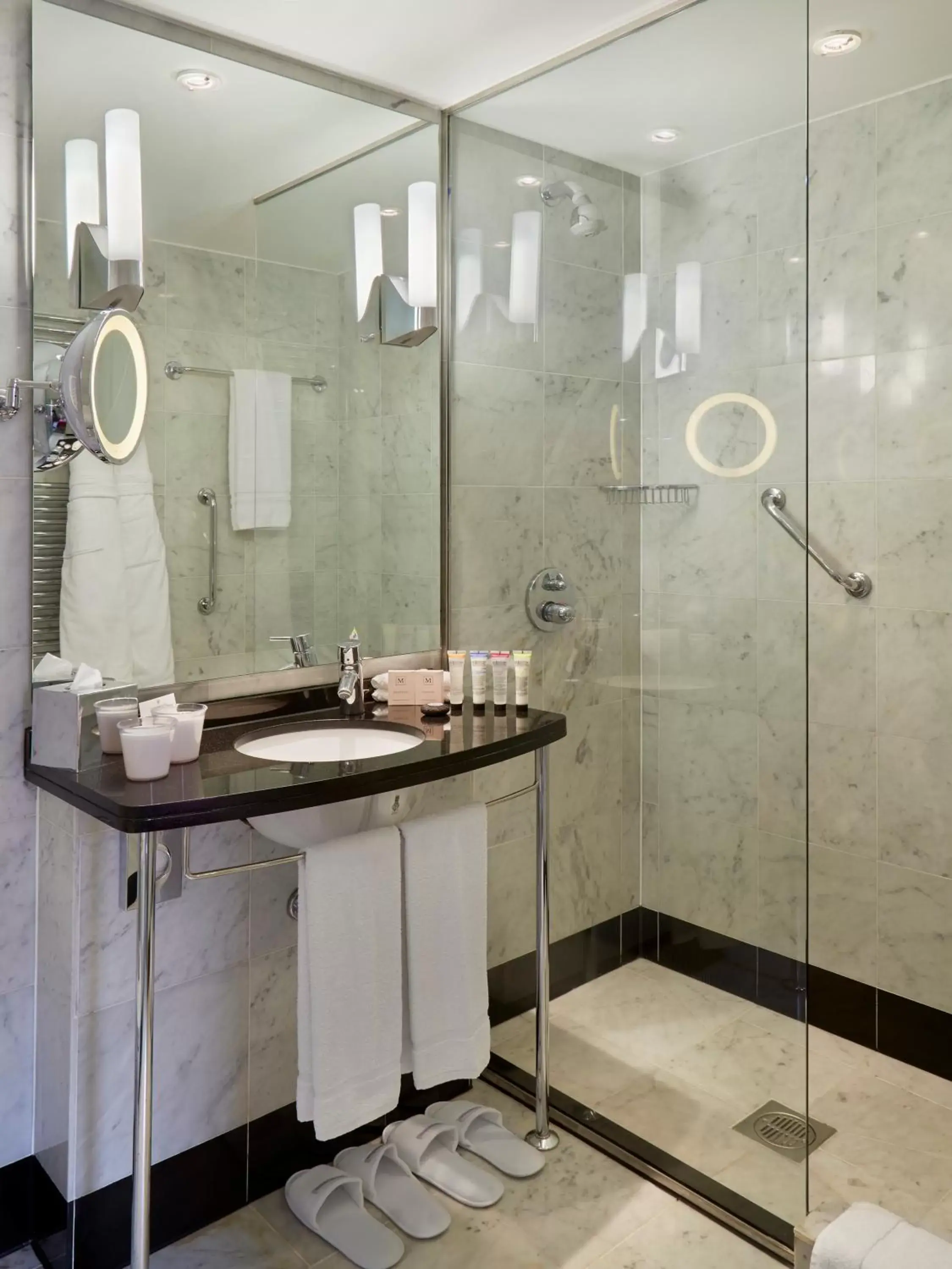 Shower, Bathroom in The Mandeville Hotel