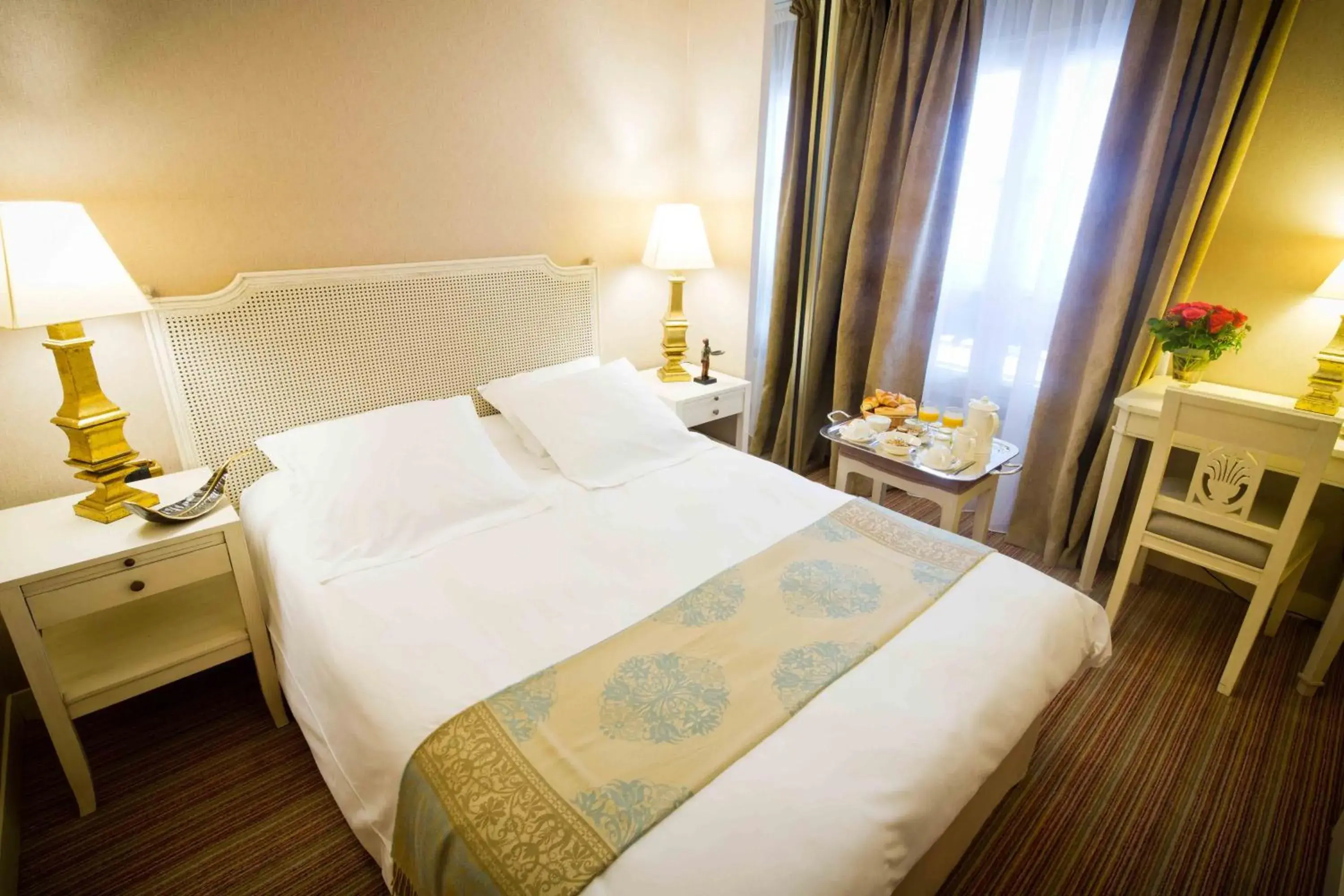 Photo of the whole room, Bed in Champerret Heliopolis Photo of the whole room, Bed in Champerret Heliopolis