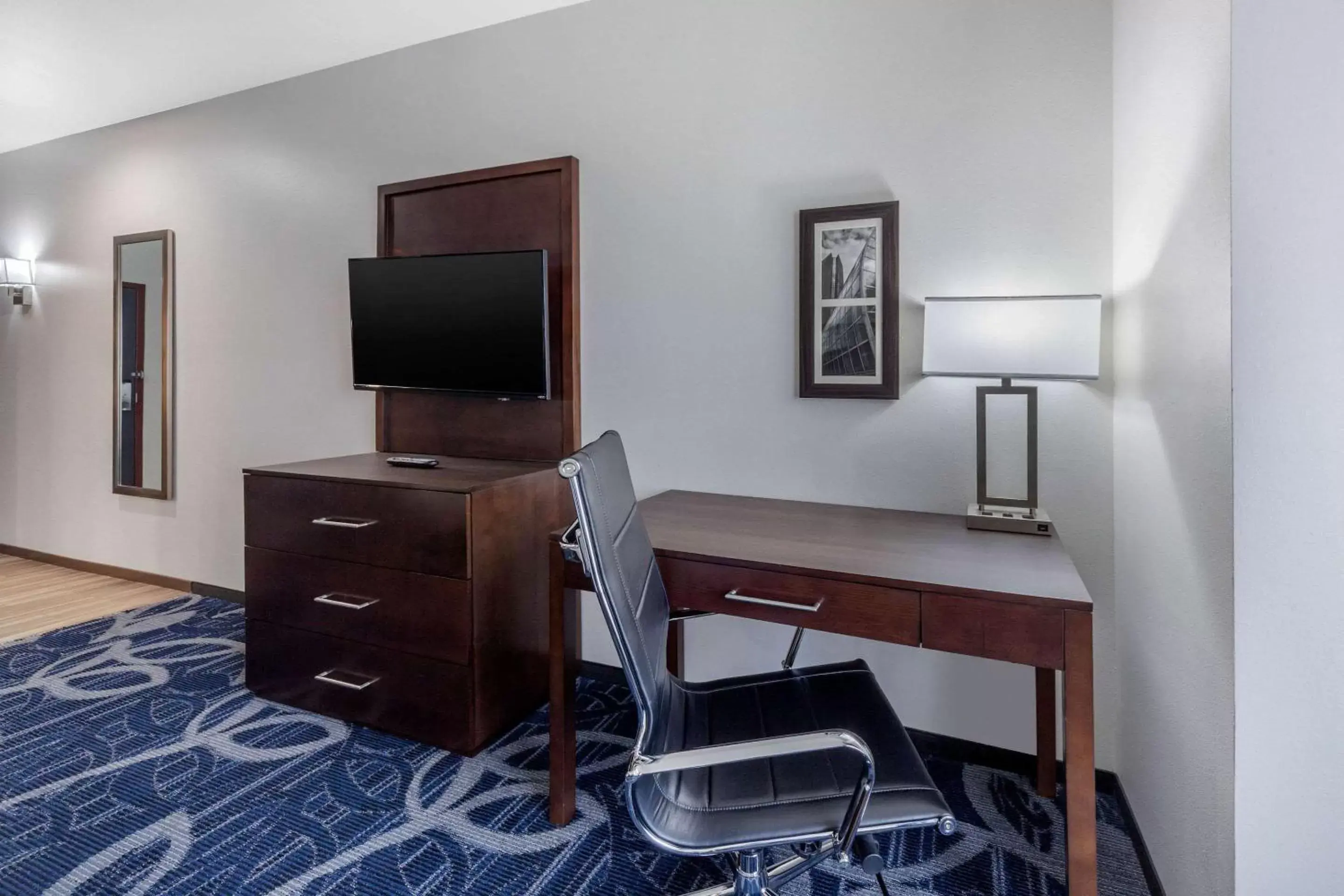 Photo of the whole room, TV/Entertainment Center in Comfort Inn & Suites Oklahoma City
