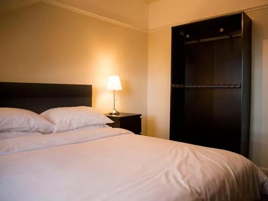 Bedroom, Bed in The Blackbull Inn Polmont