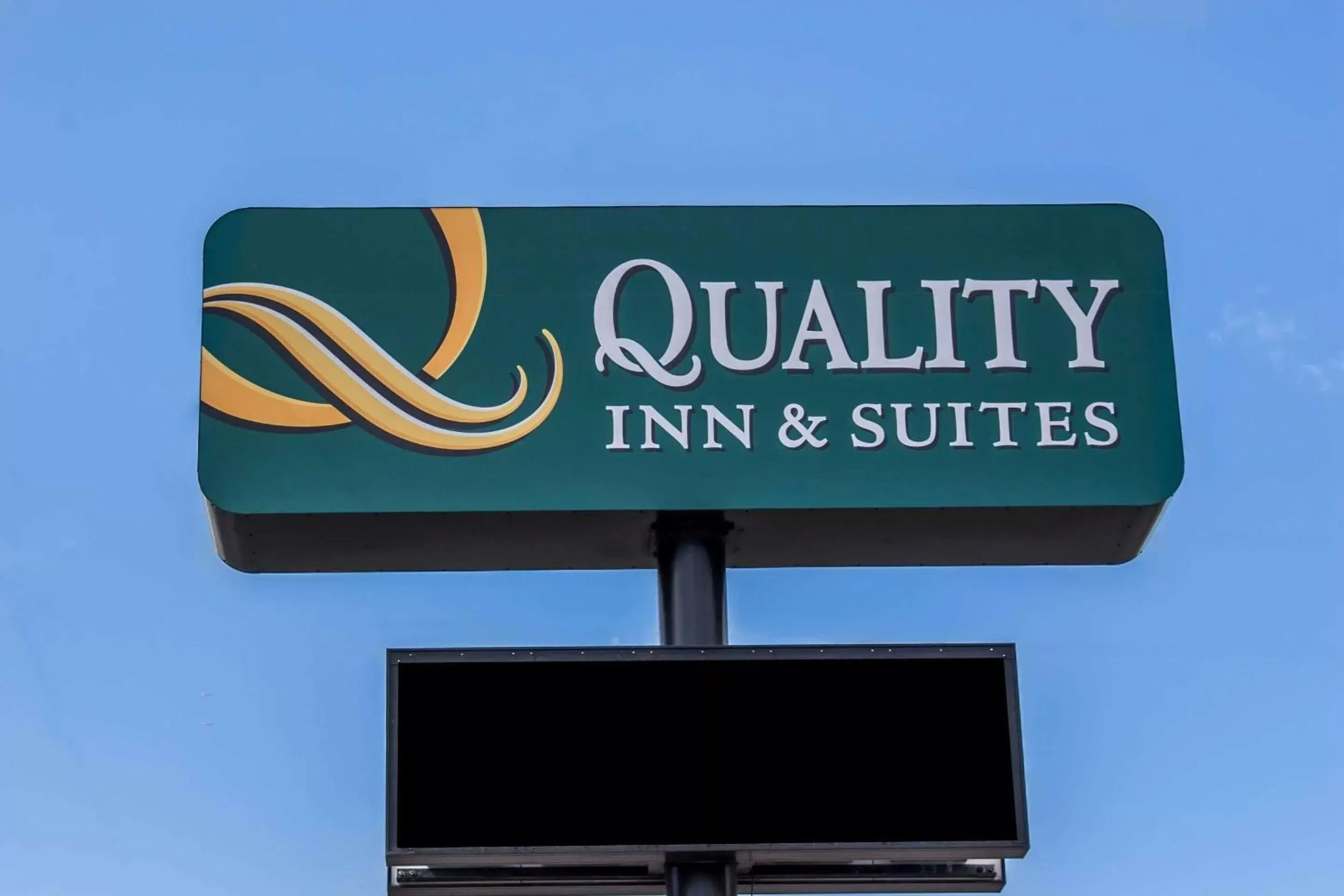 Property building in Quality Inn & Suites Fife Seattle