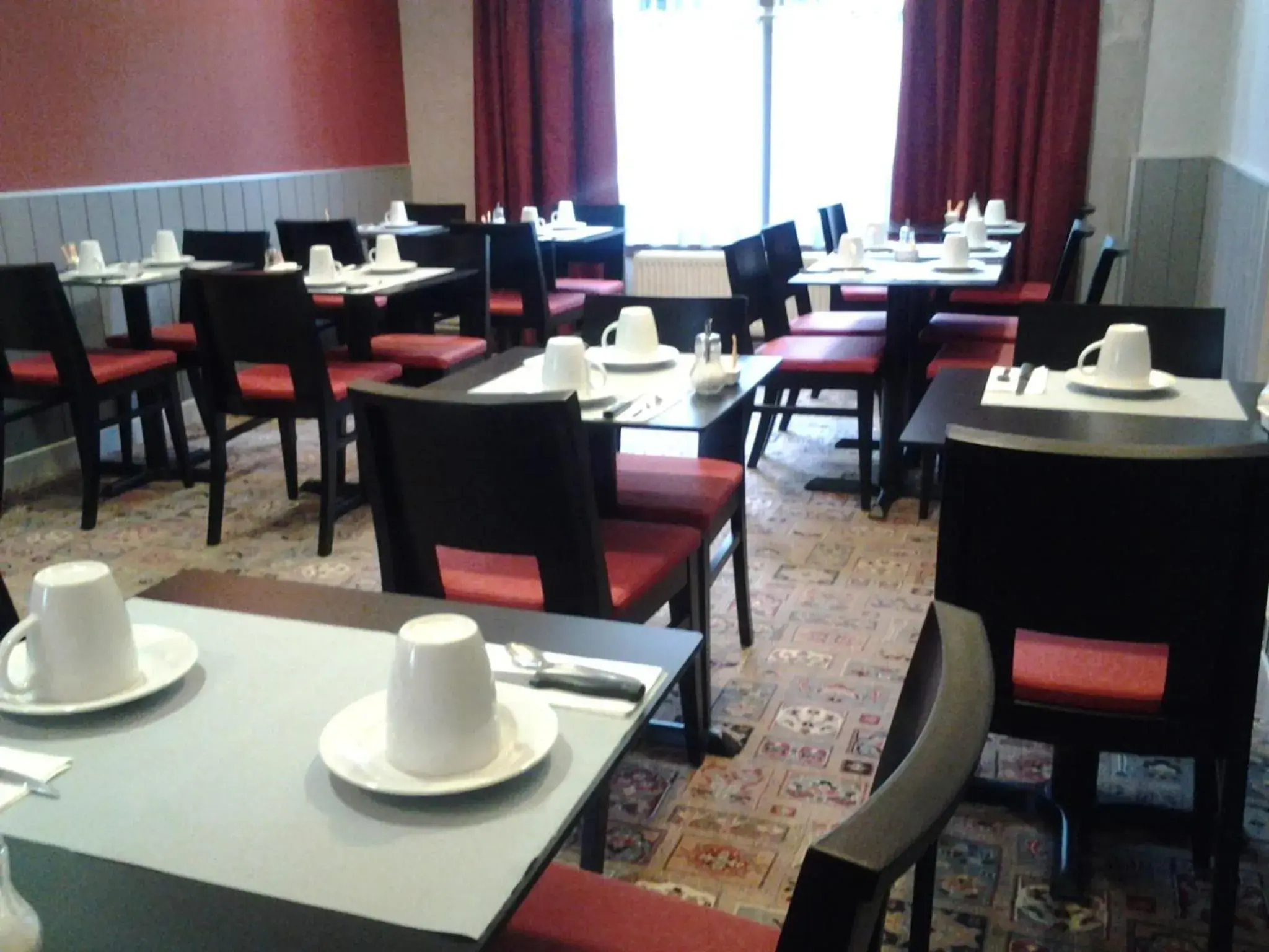 Restaurant/places to eat in Hôtel Carmin Restaurant/places to eat in Hôtel Carmin