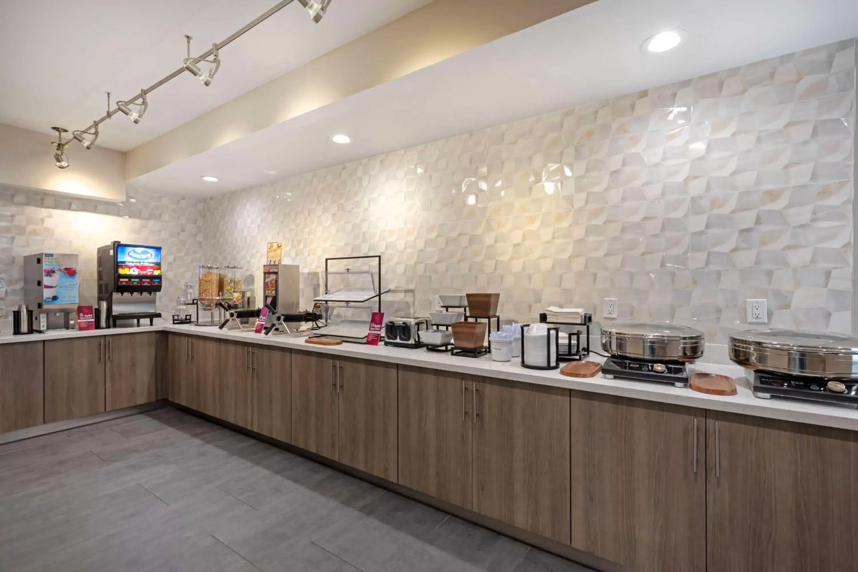 Breakfast in Best Western Plus Fort Worth North Breakfast in Best Western Plus Fort Worth North