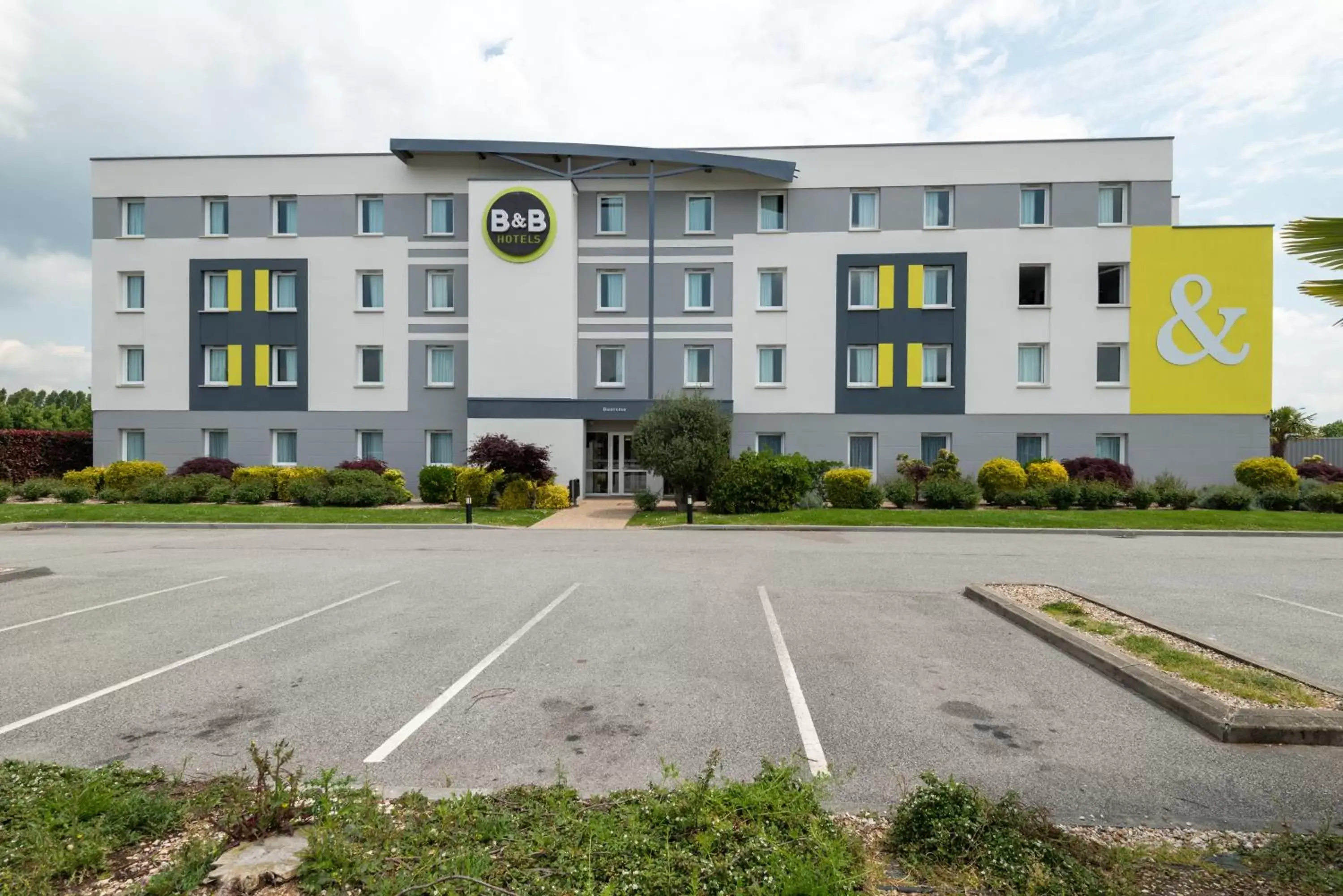 Facade/entrance, Property Building in B&B HOTEL Evreux