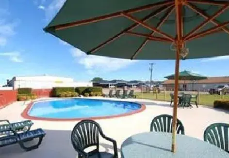 Swimming Pool in Americas Best Value Inn - Stephenville