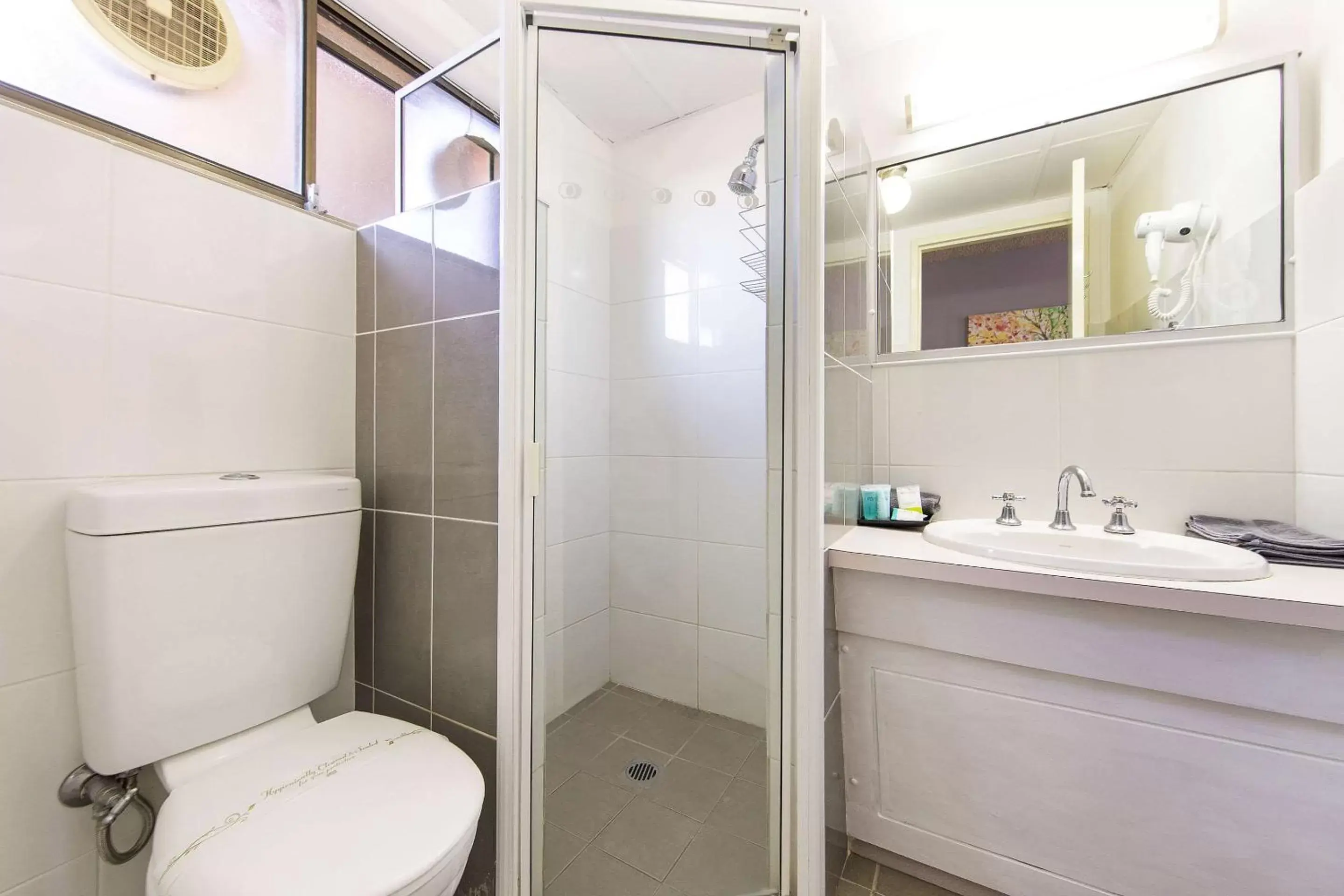 Bathroom in Comfort Inn Dubbo City