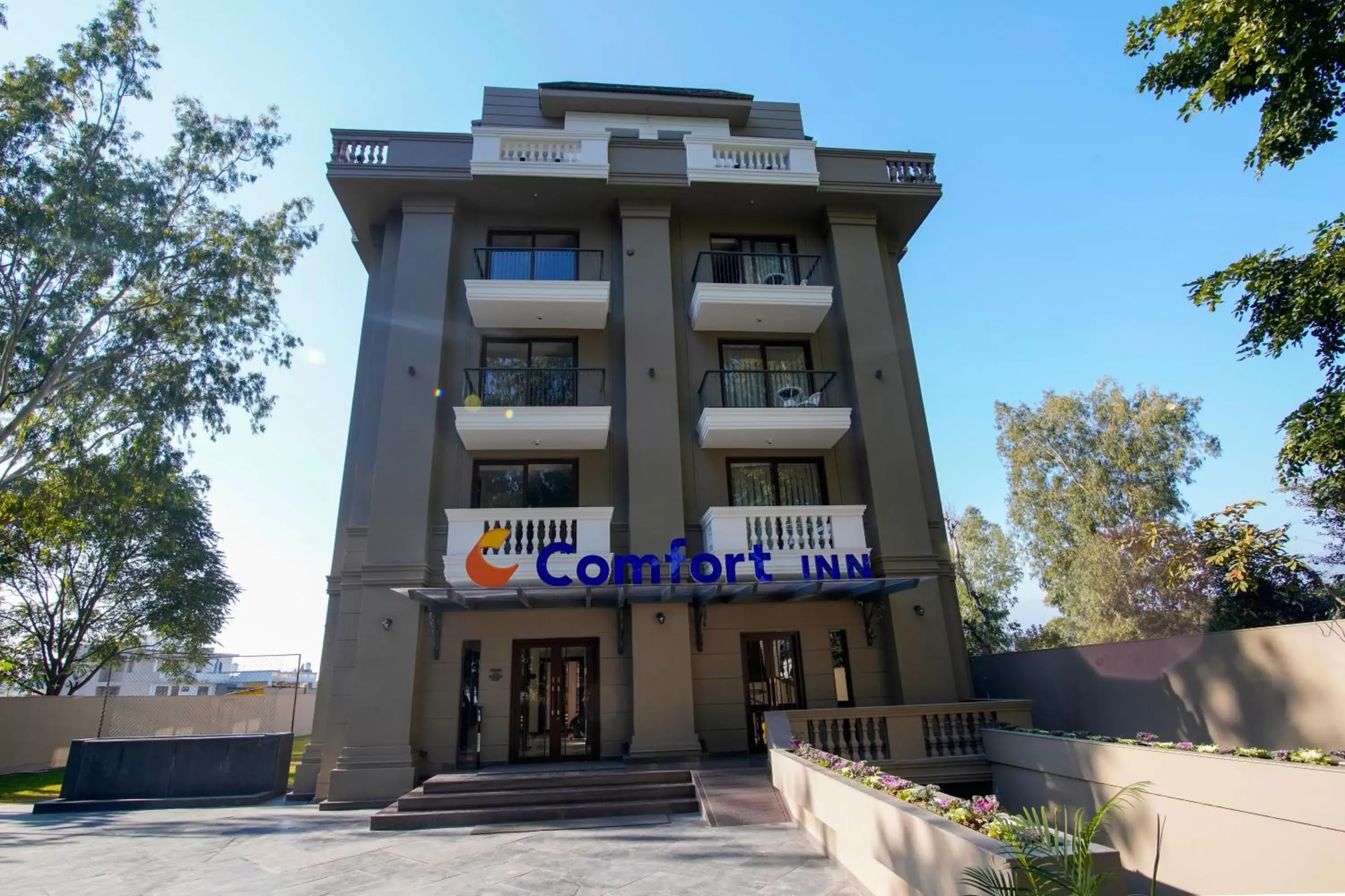 Facade/entrance, Property Building in Comfort Inn Dehradun