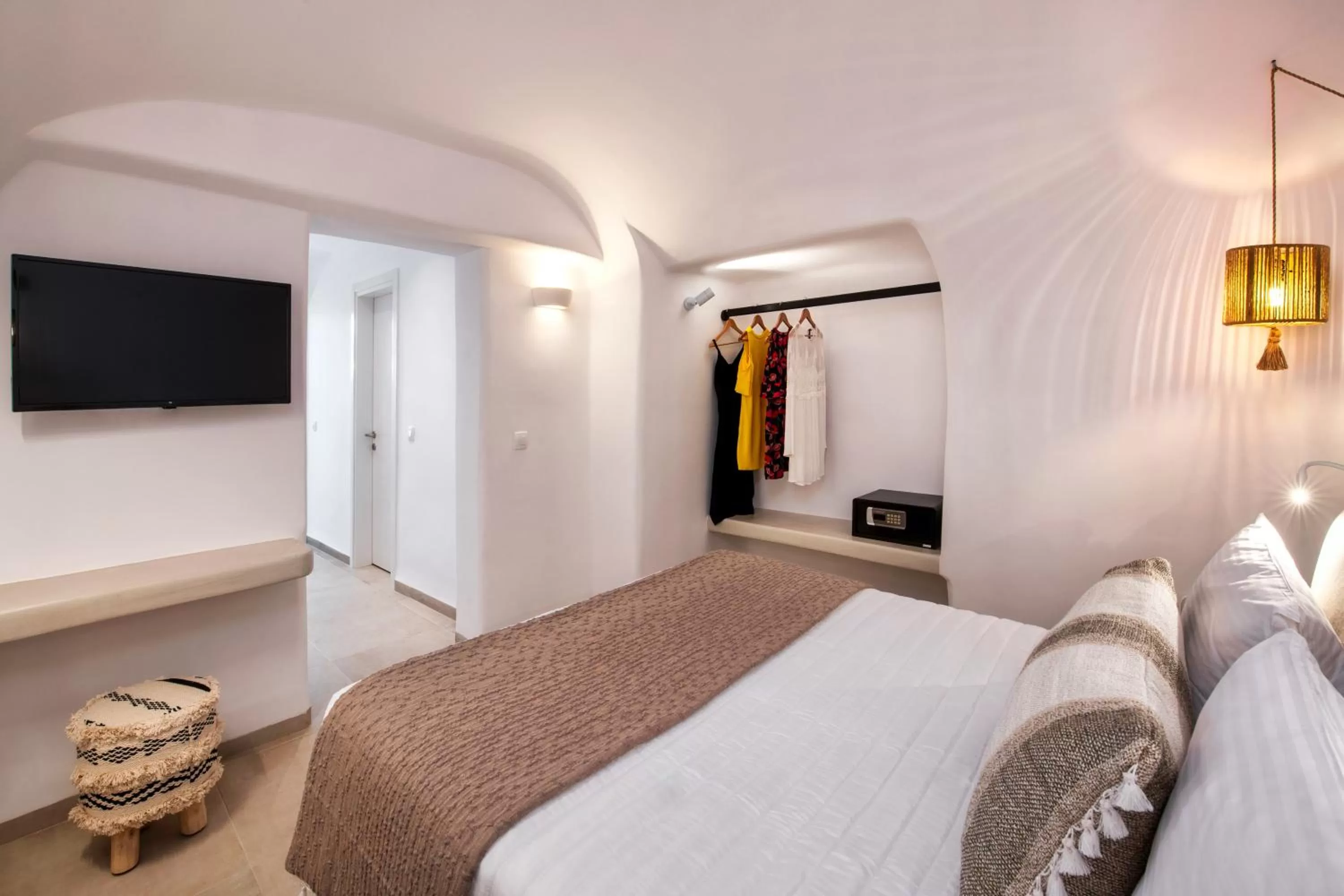 Bedroom, Bed in Hill Suites