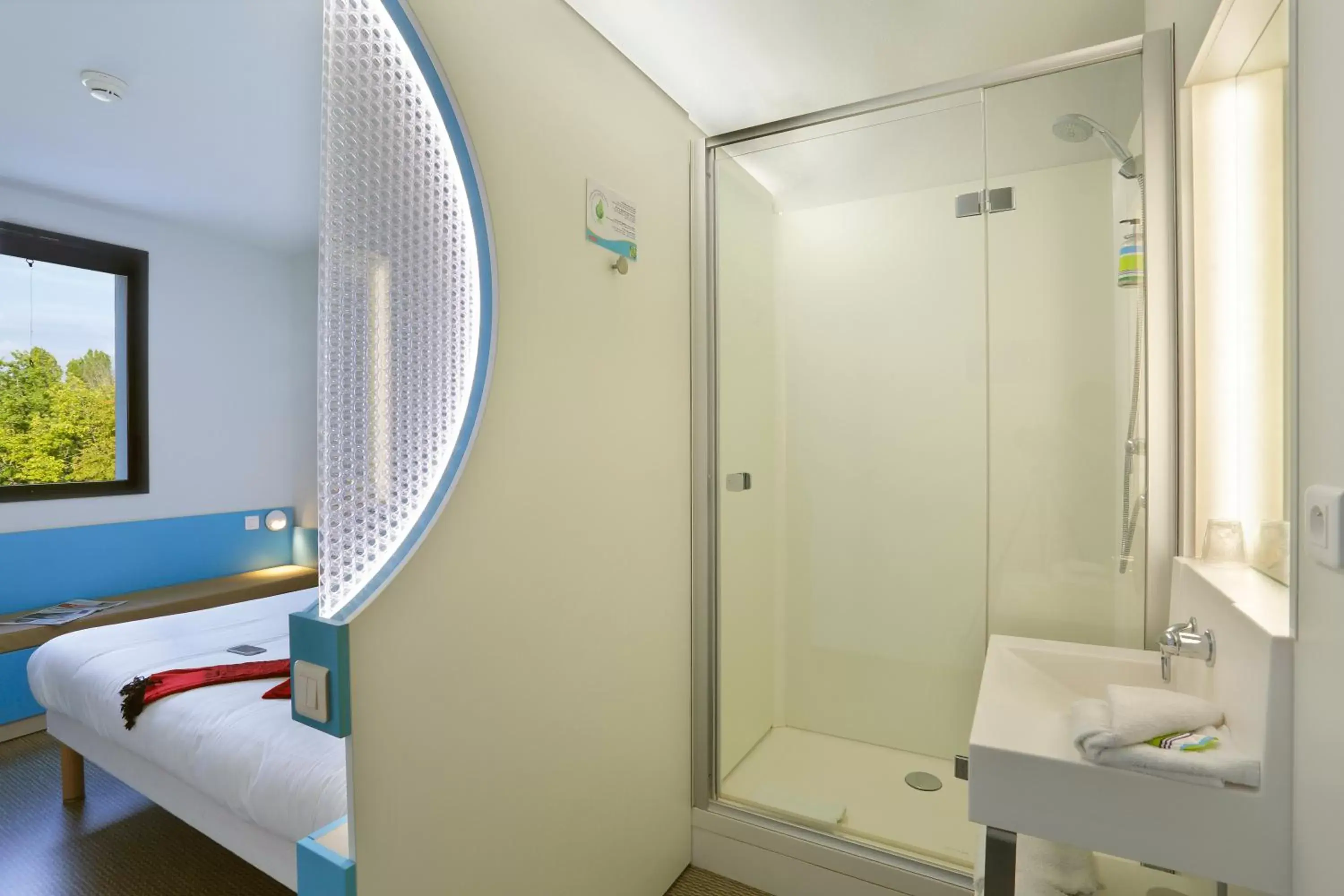 Shower, Bathroom in First Inn Hotel Blois