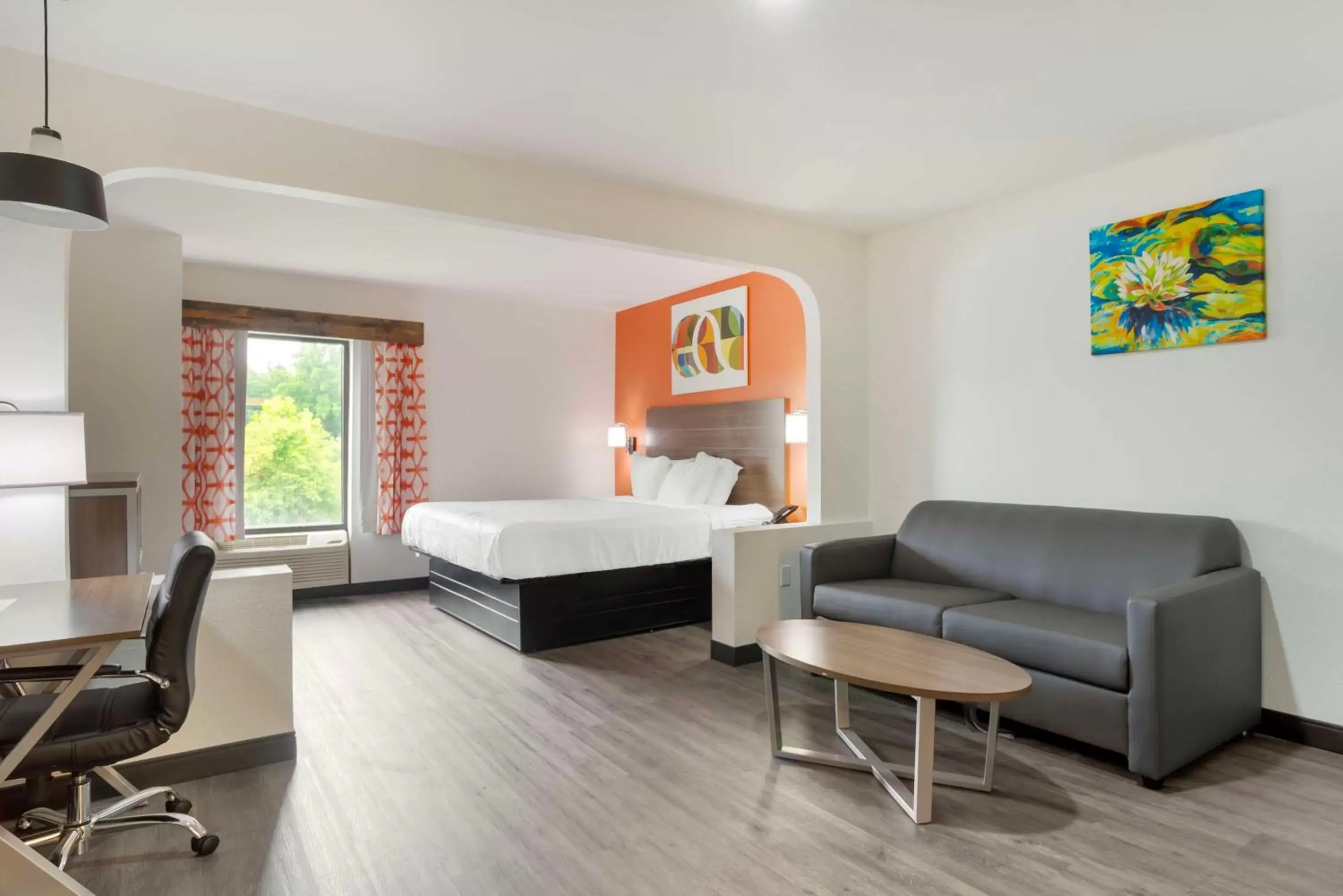 Bedroom, Seating Area in Best Western Statesville Inn