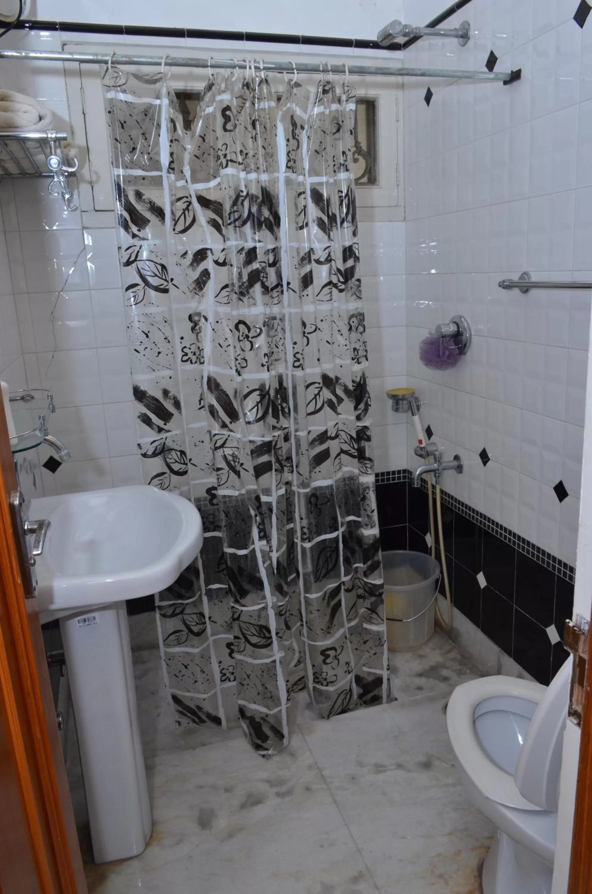 Bathroom in Sandy's Homestay