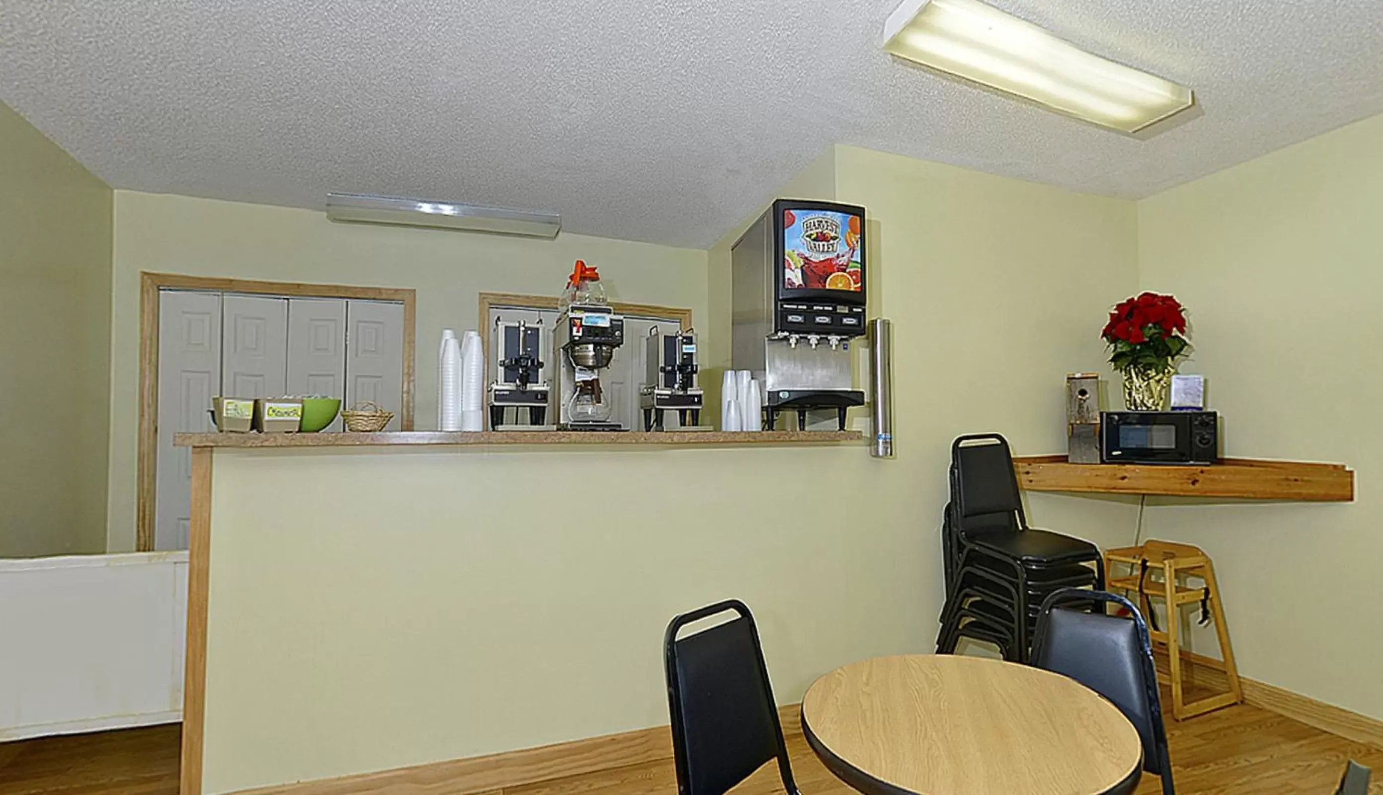 Coffee/tea facilities in Americas Best Value Inn St. Ignace