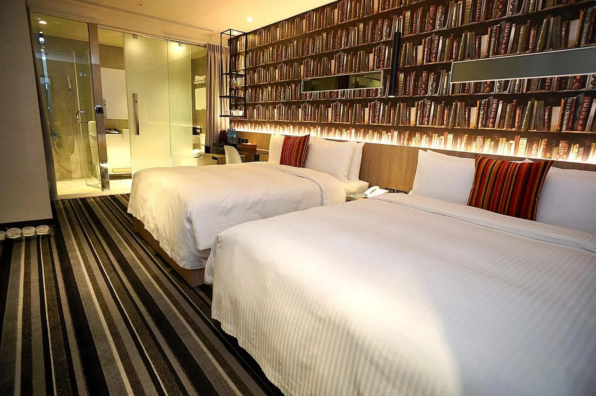 Photo of the whole room, Bed in Via Hotel Zhongxiao