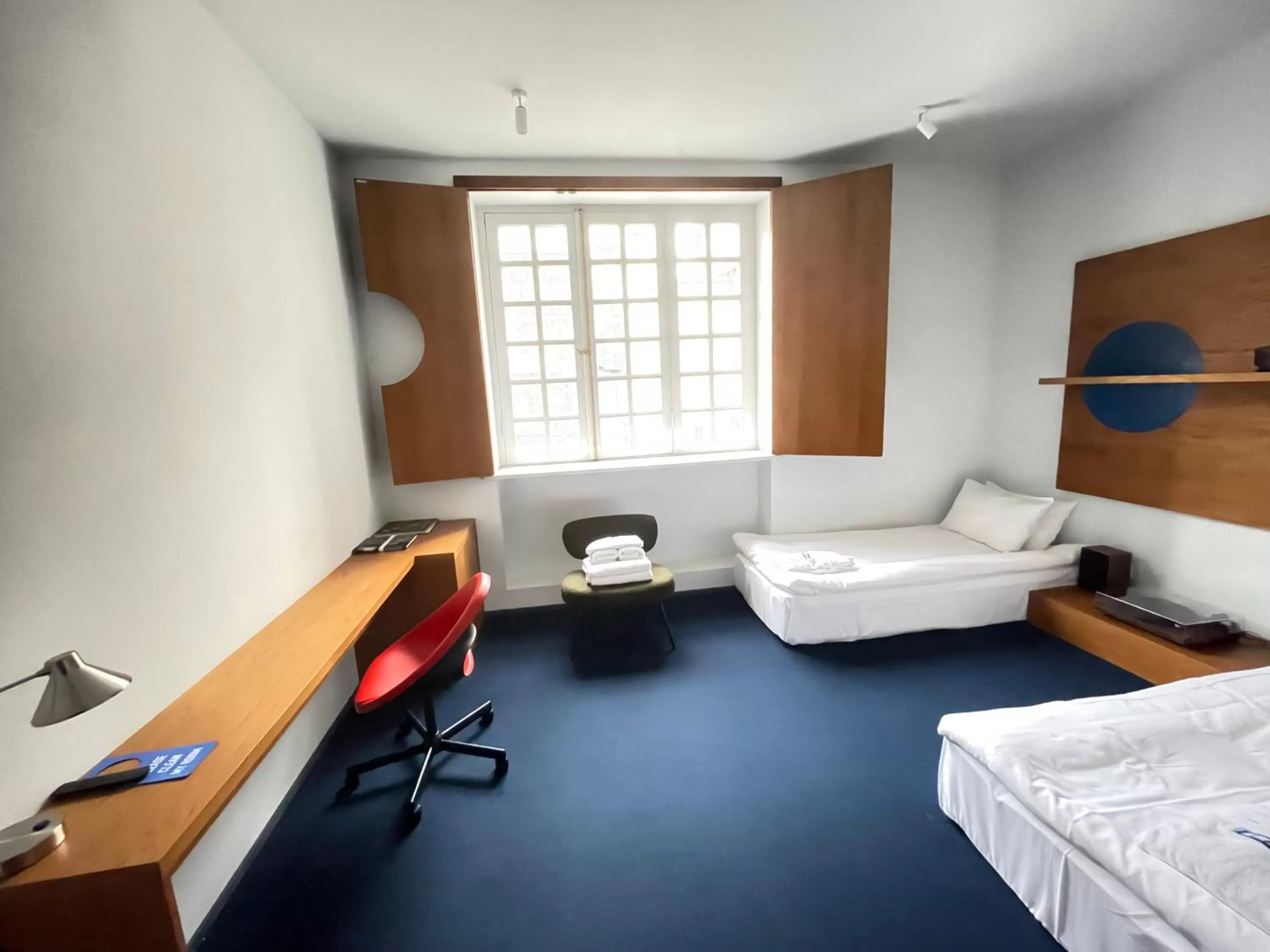 Photo of the whole room, Bed in Blueberry Nights