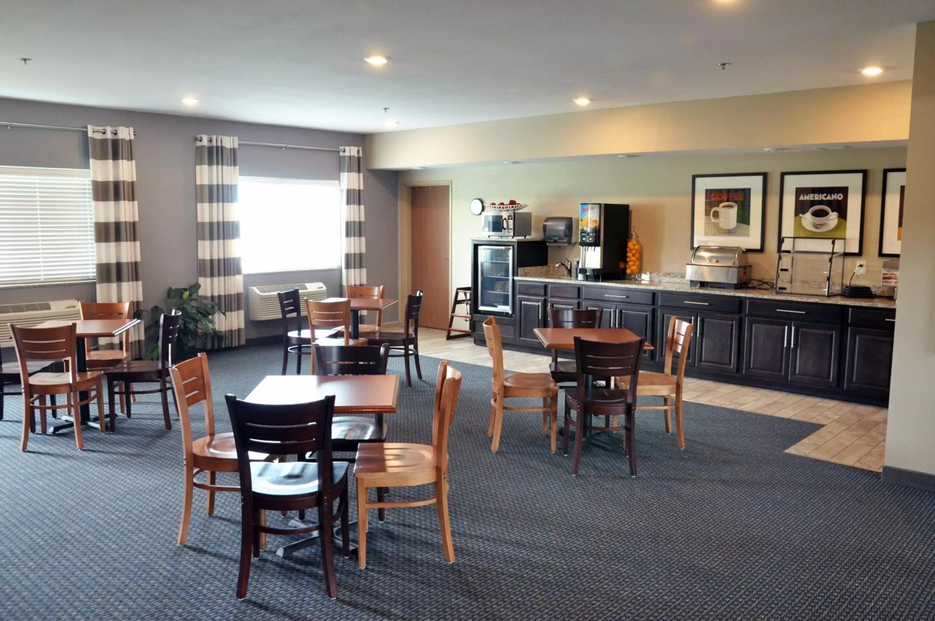 Restaurant/Places to Eat in Brookstone Lodge & Suites