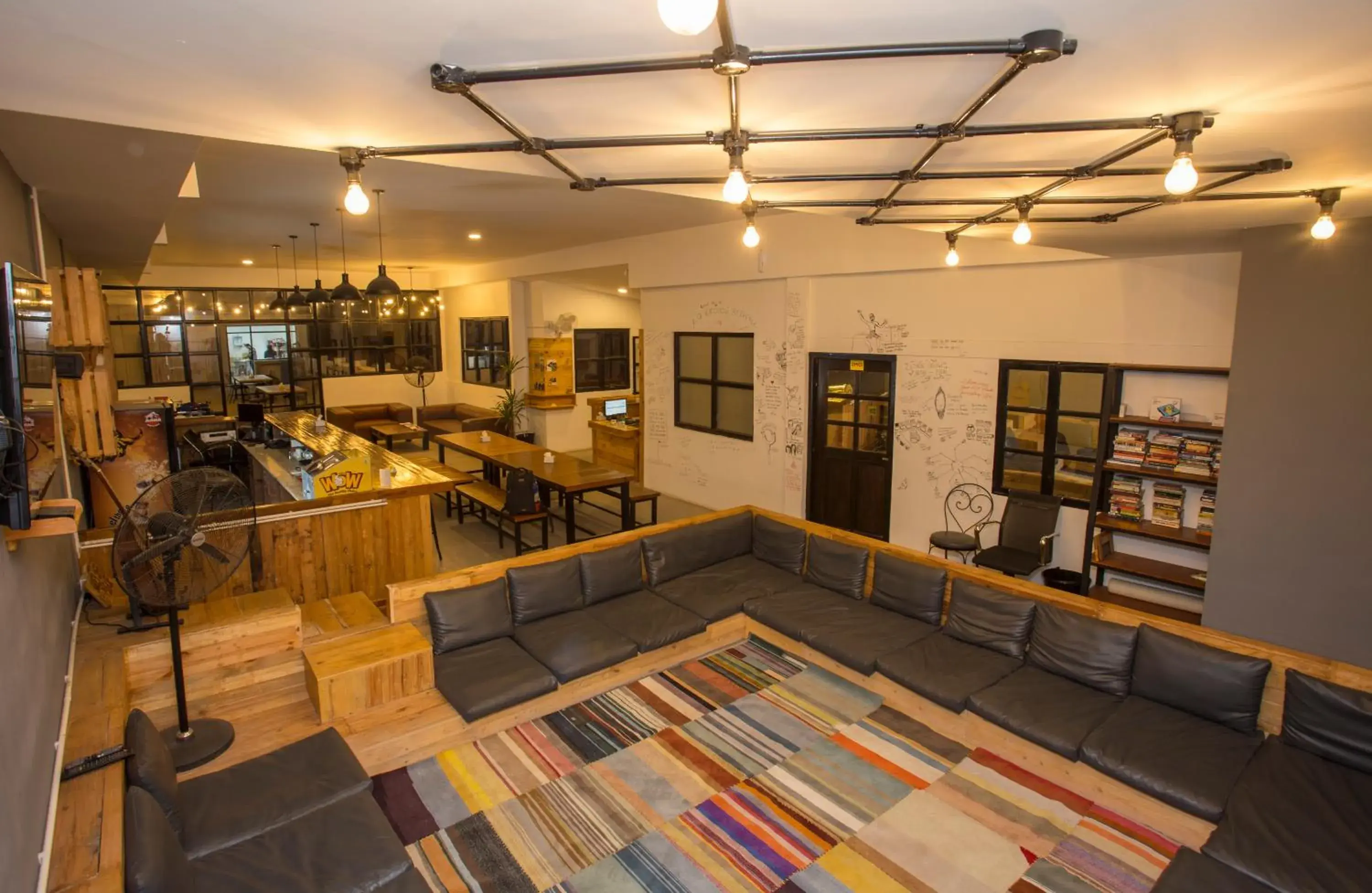 Living room, Restaurant/Places to Eat in Yakety Yak Hostel