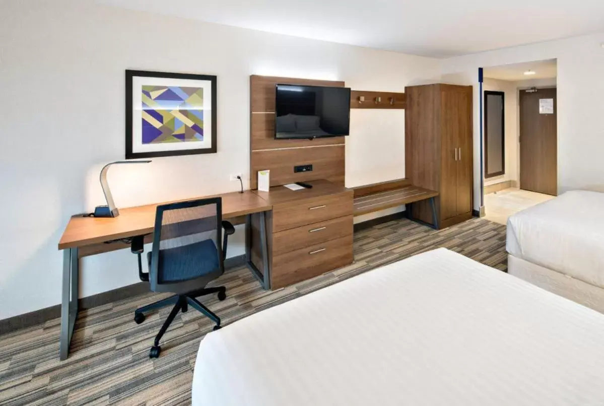 TV and multimedia, TV/Entertainment Center in Holiday Inn Express & Suites - Nashville MetroCenter Downtown, an IHG Hotel