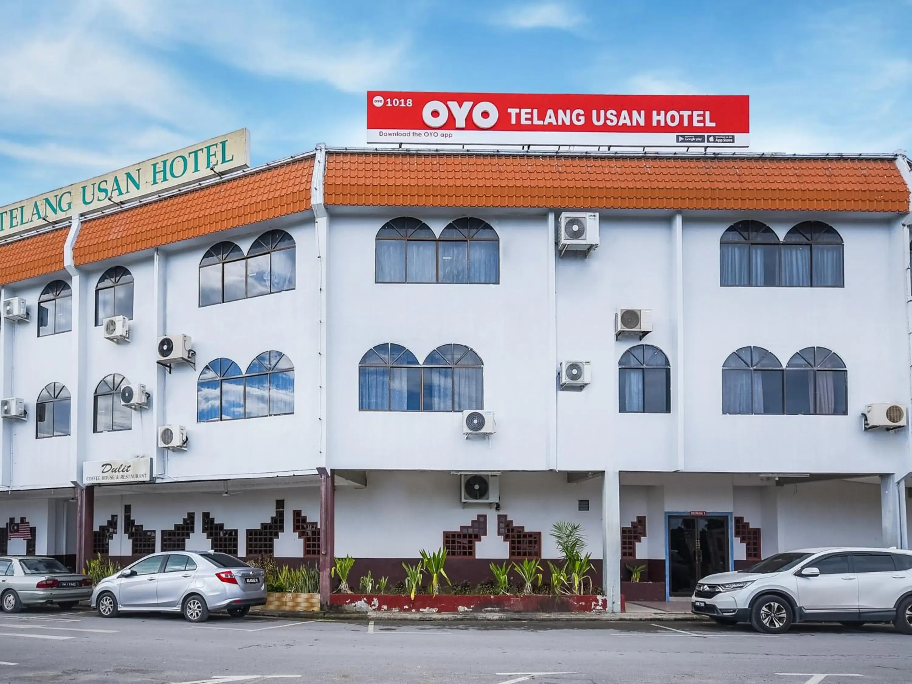 Facade/entrance, Property Building in Super OYO 1018 Telang Usan Hotel Miri
