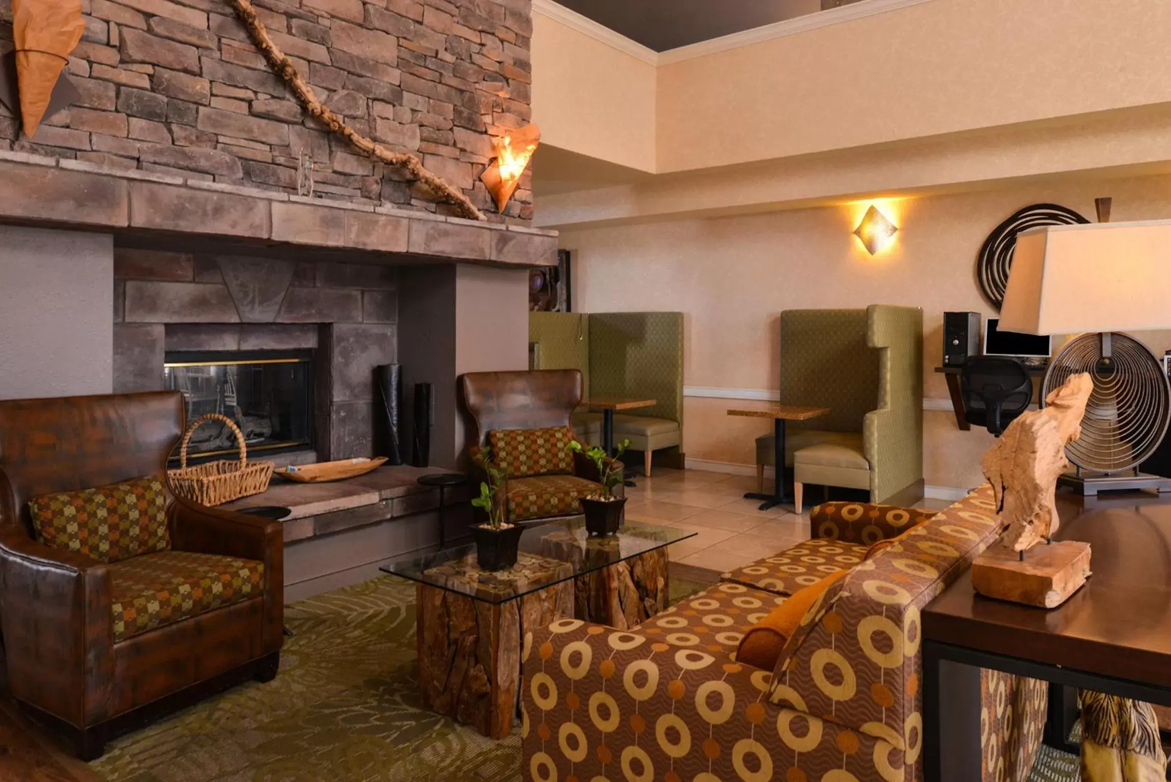 Lobby or reception, Seating Area in SureStay Plus Hotel by Best Western Tempe University