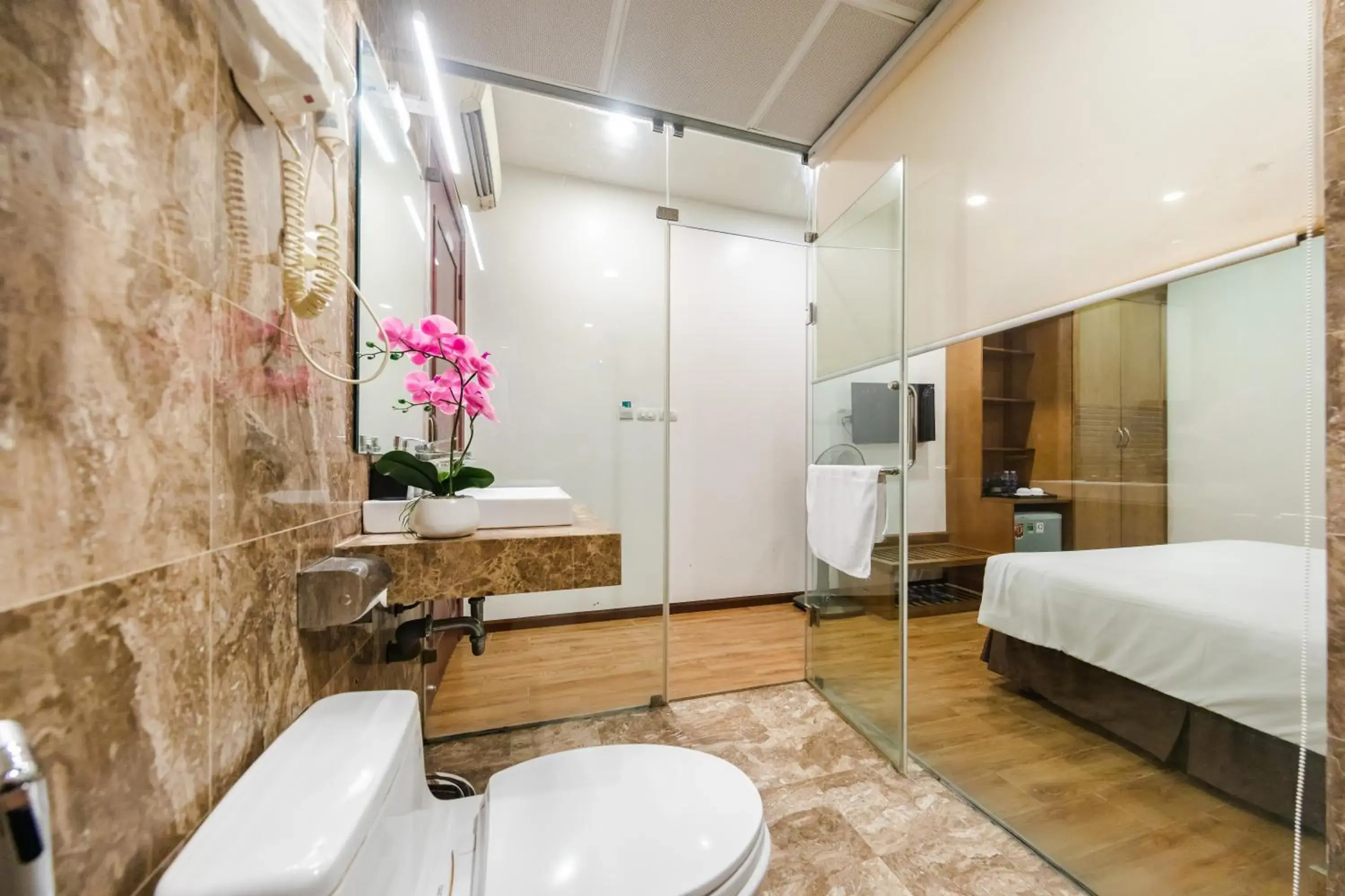 Shower, Bed in One Hotel Shower, Bed in One Hotel