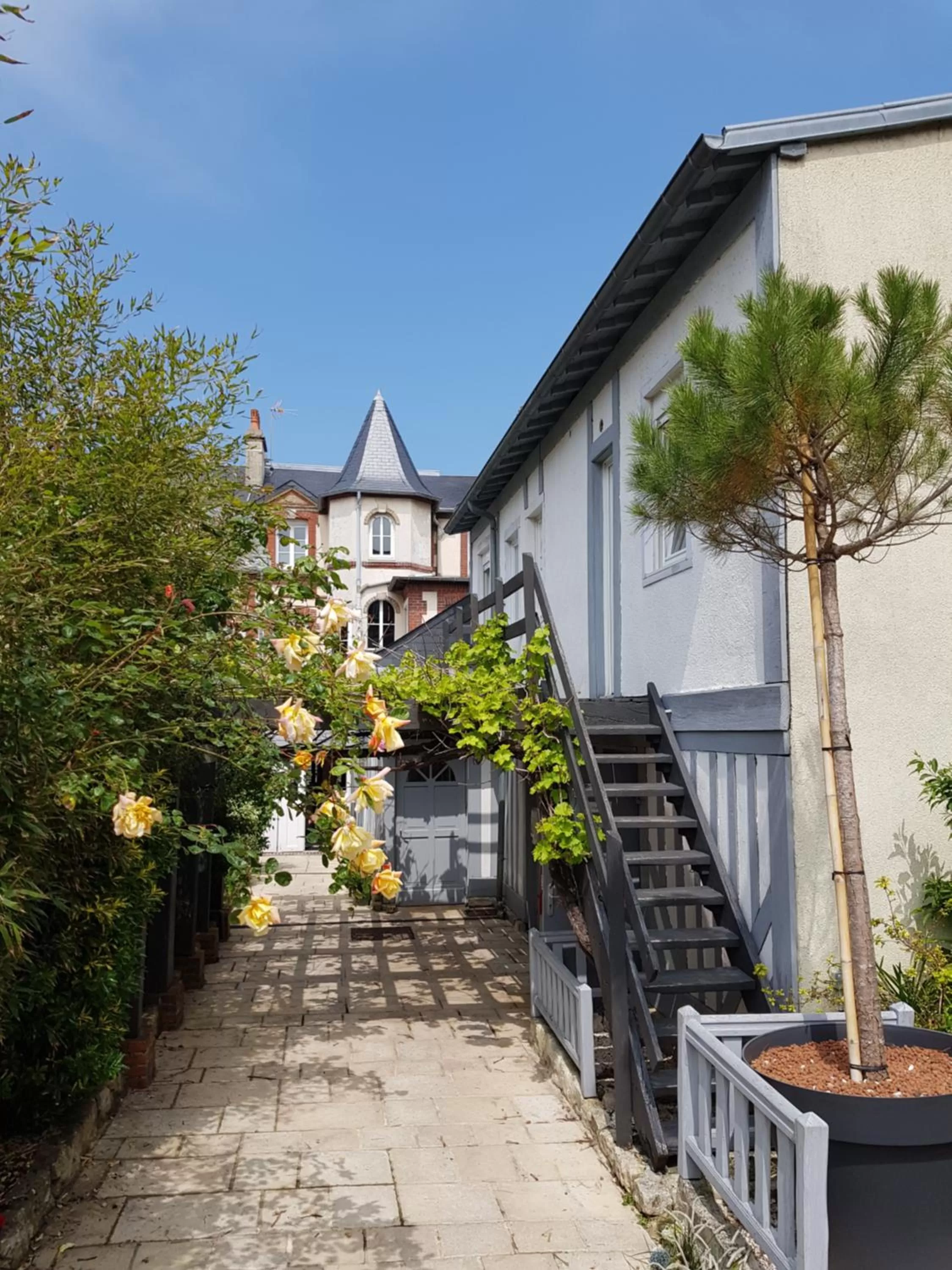 Patio, Property Building in Les Cabines