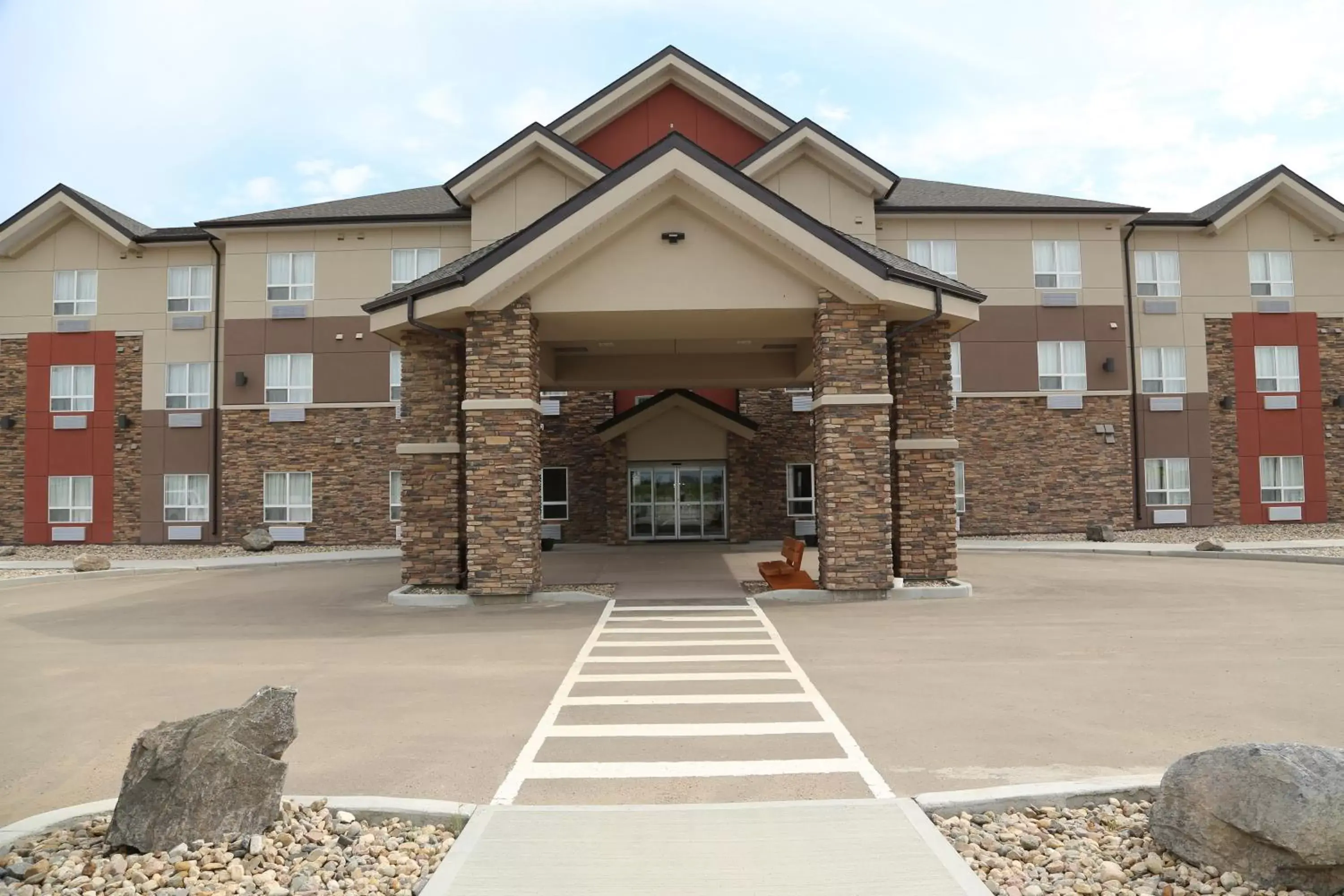 Property building in Prairie Moon Inn & Suites Macklin