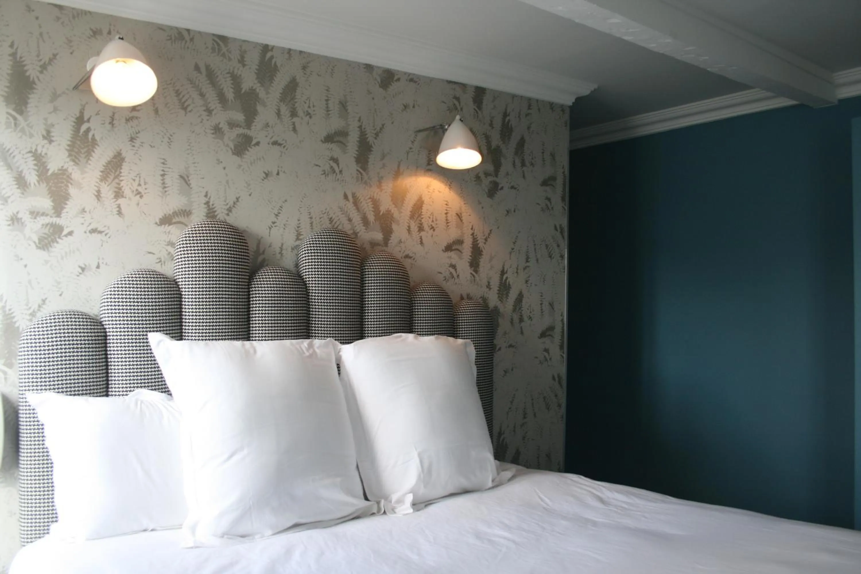 Bed in Hotel Paradis