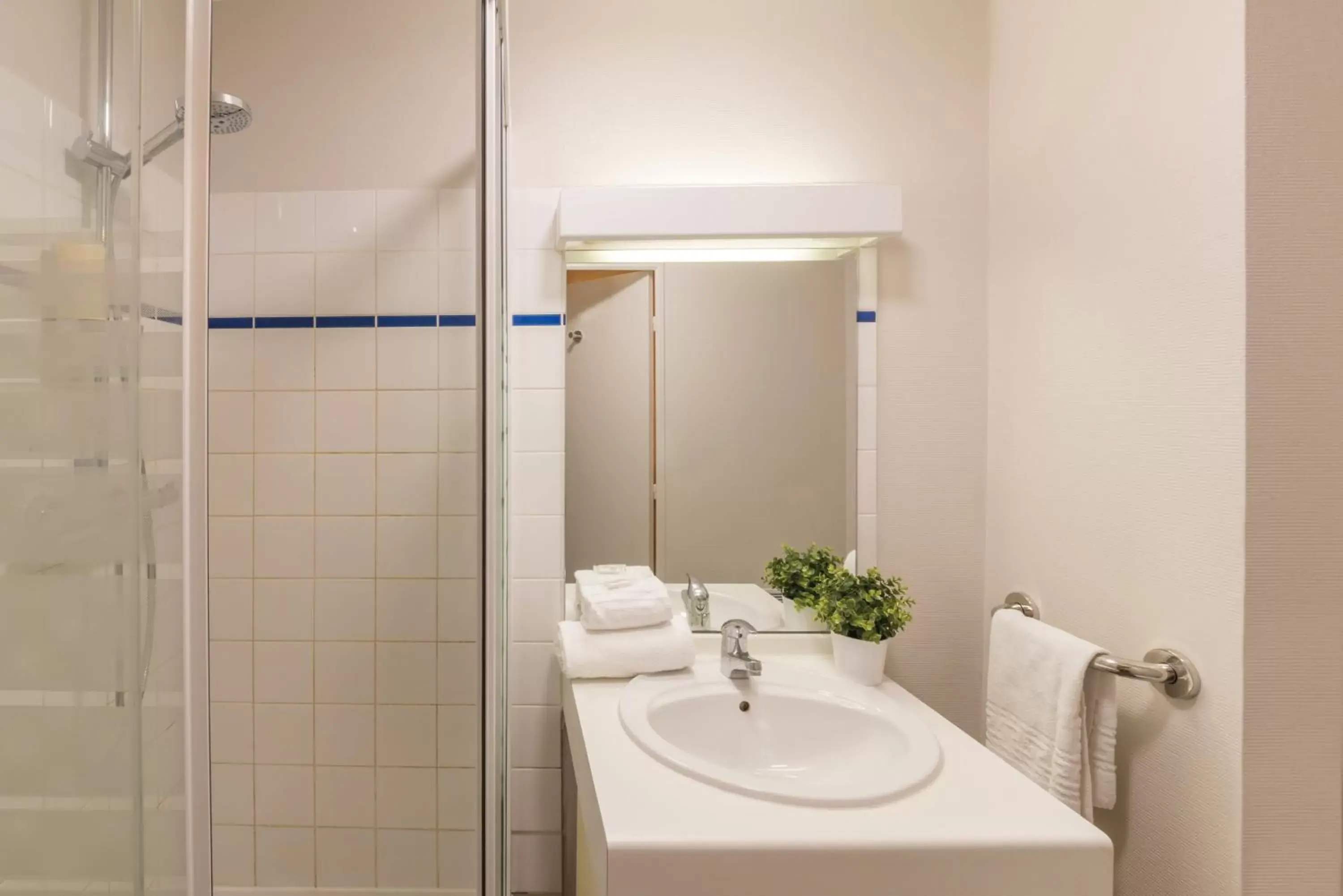 Shower, Bathroom in Appart'City Classic Nantes Quais de Loire