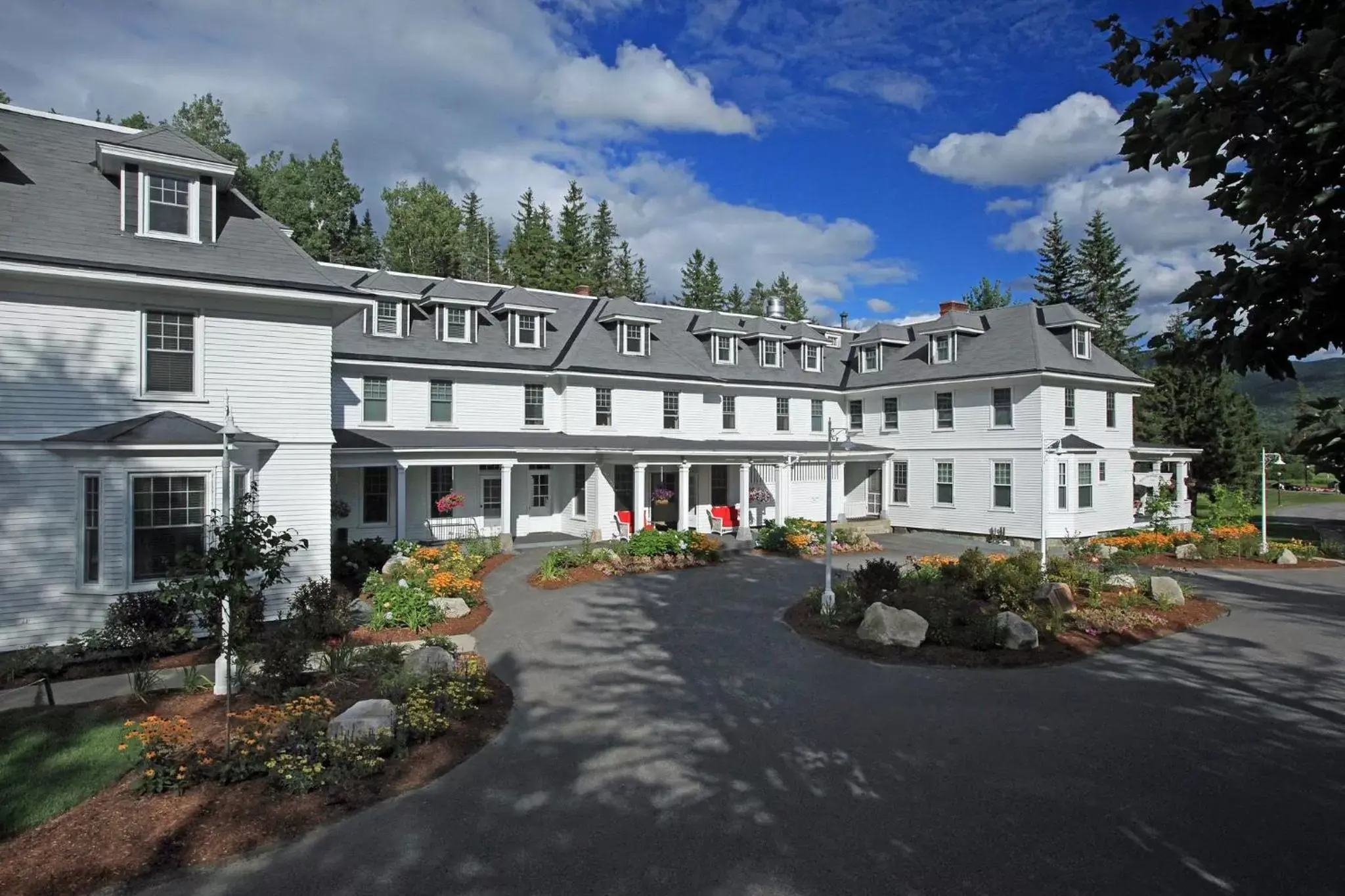 Property Building in Omni Bretton Arms Inn at Mount Washington Resort