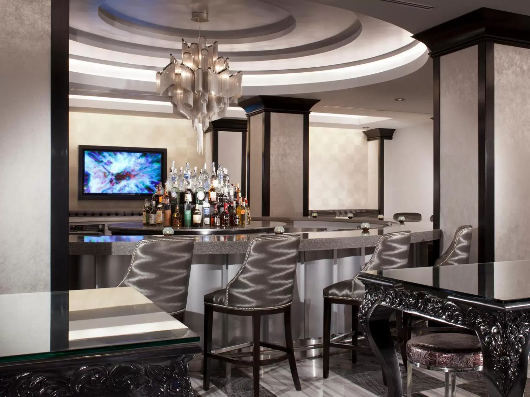 Lounge or bar, Restaurant/Places to Eat in Silversmith Hotel Chicago Downtown