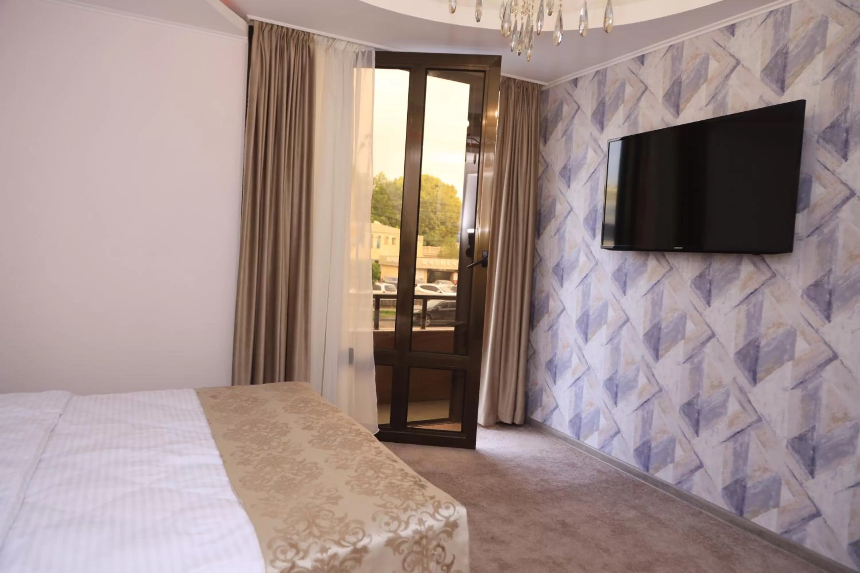 TV and multimedia, Bed in DeLin Hotel And Tours