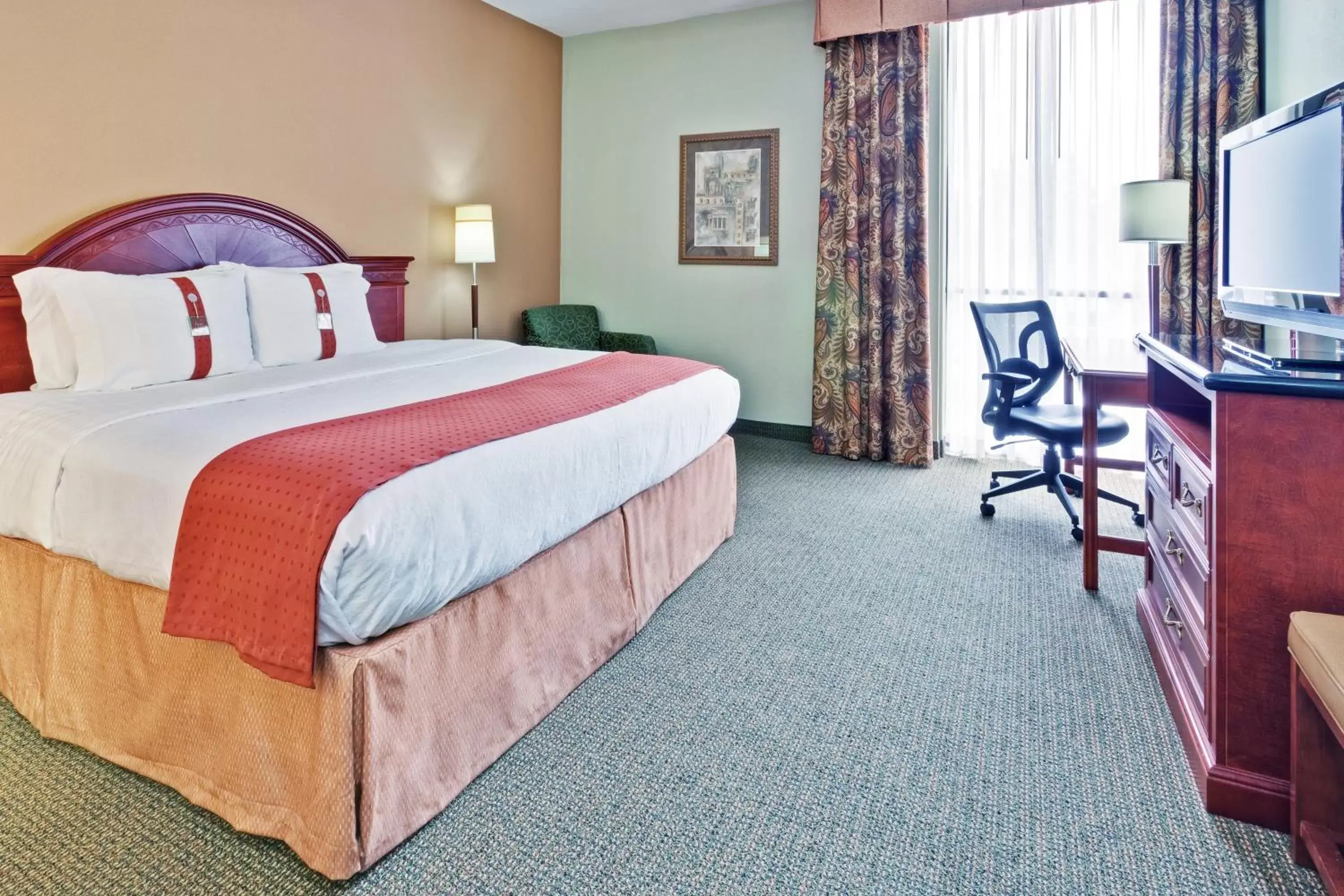 Photo of the whole room, Bed in Holiday Inn Memphis-University of Memphis, an IHG Hotel