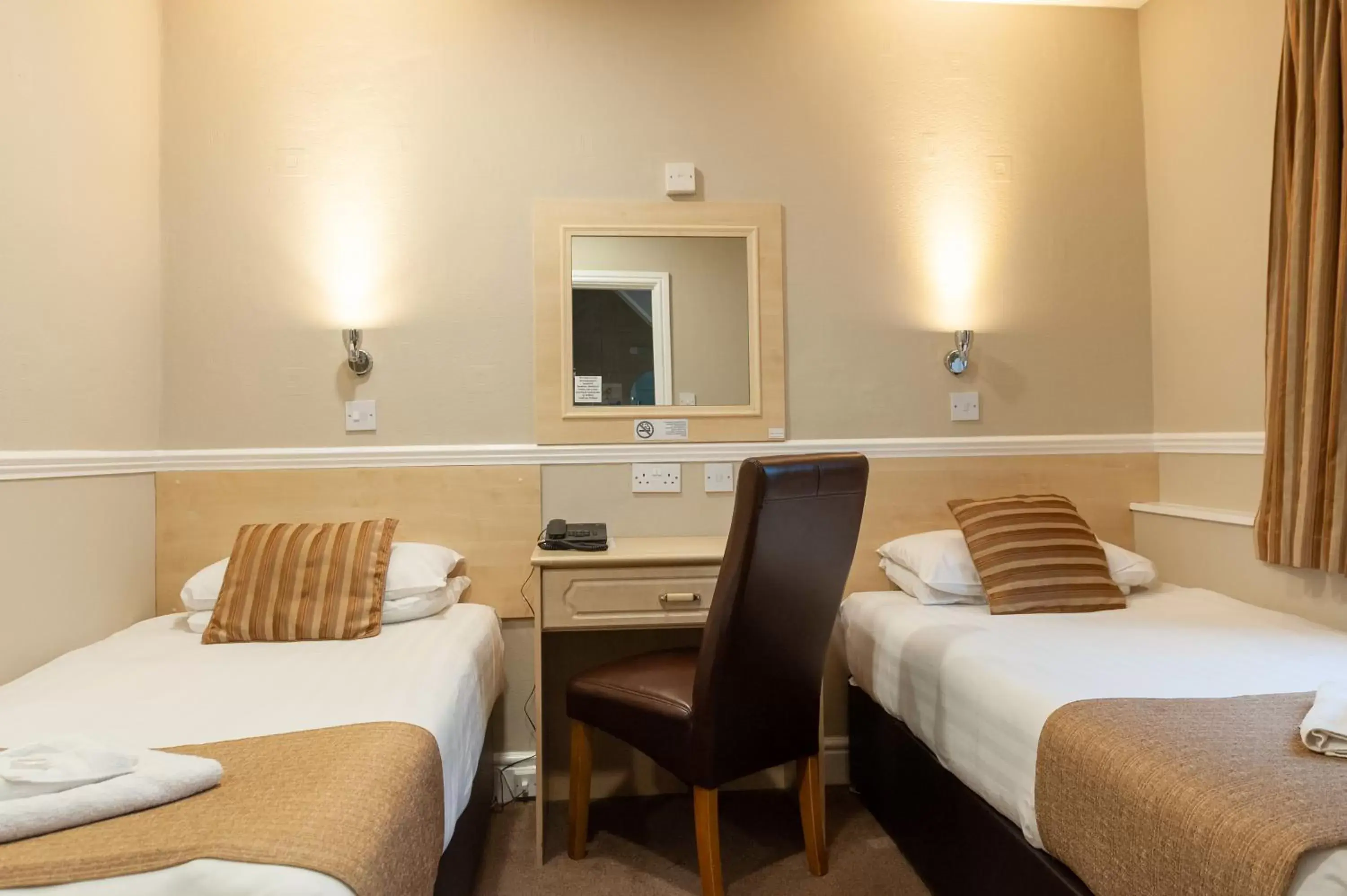 Twin Room in Osborne Hotel Twin Room in Osborne Hotel