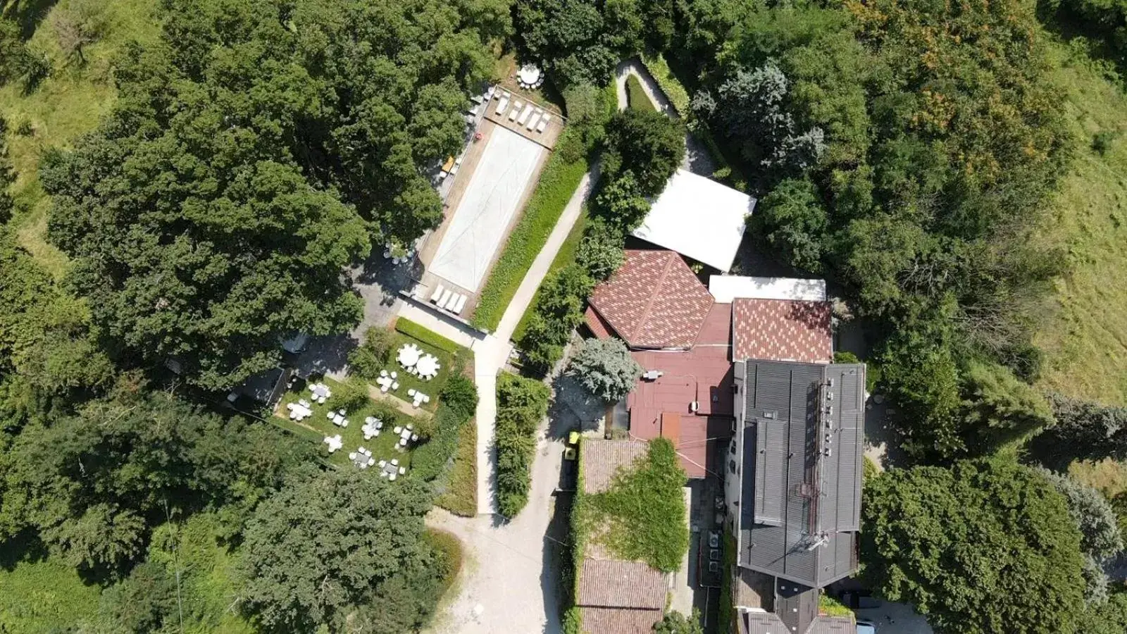 Bird's eye view, Bird's-eye View in Country Hotel Le Querce