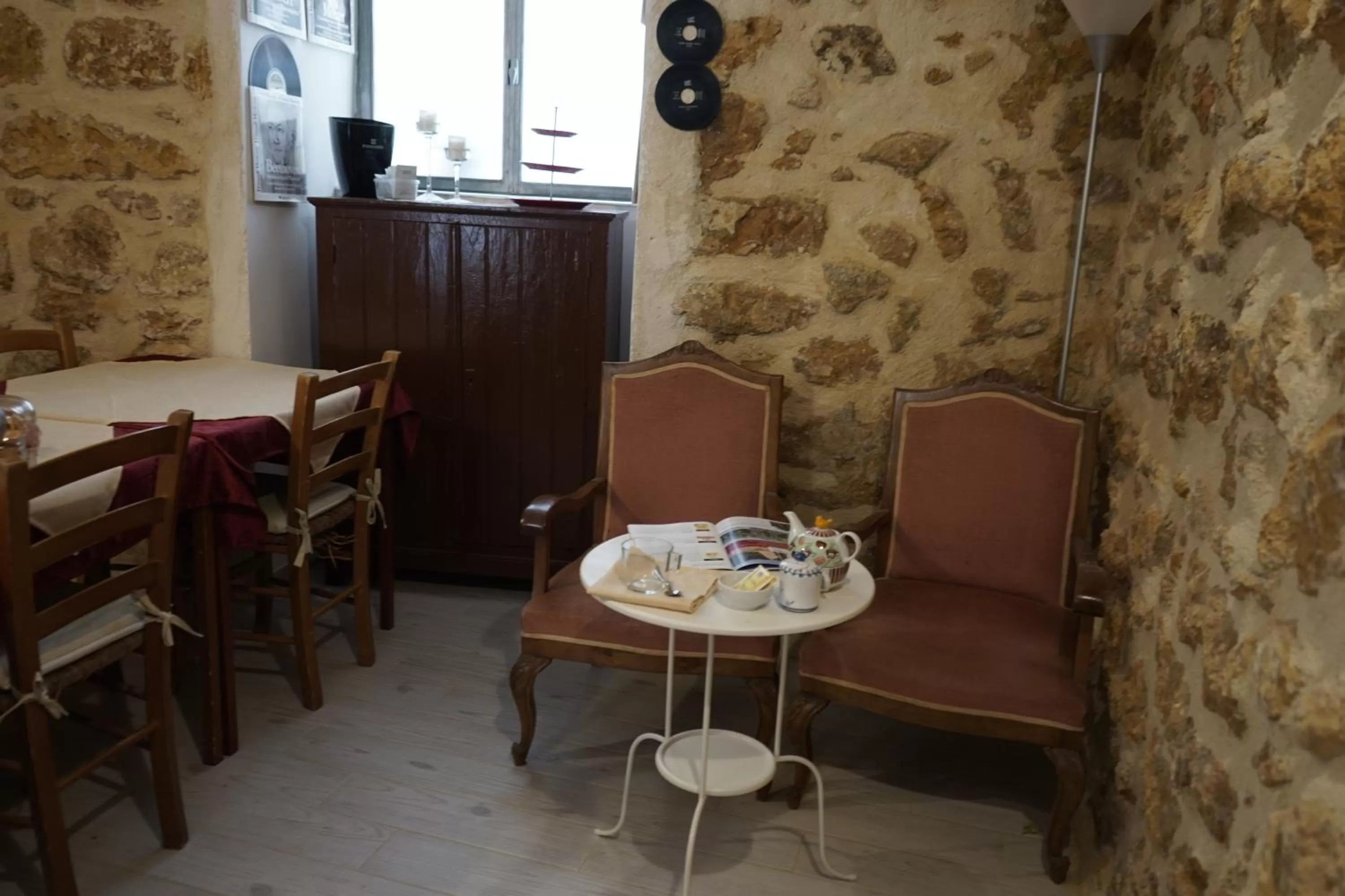 Restaurant/places to eat in Locazione Turistica Domus Re