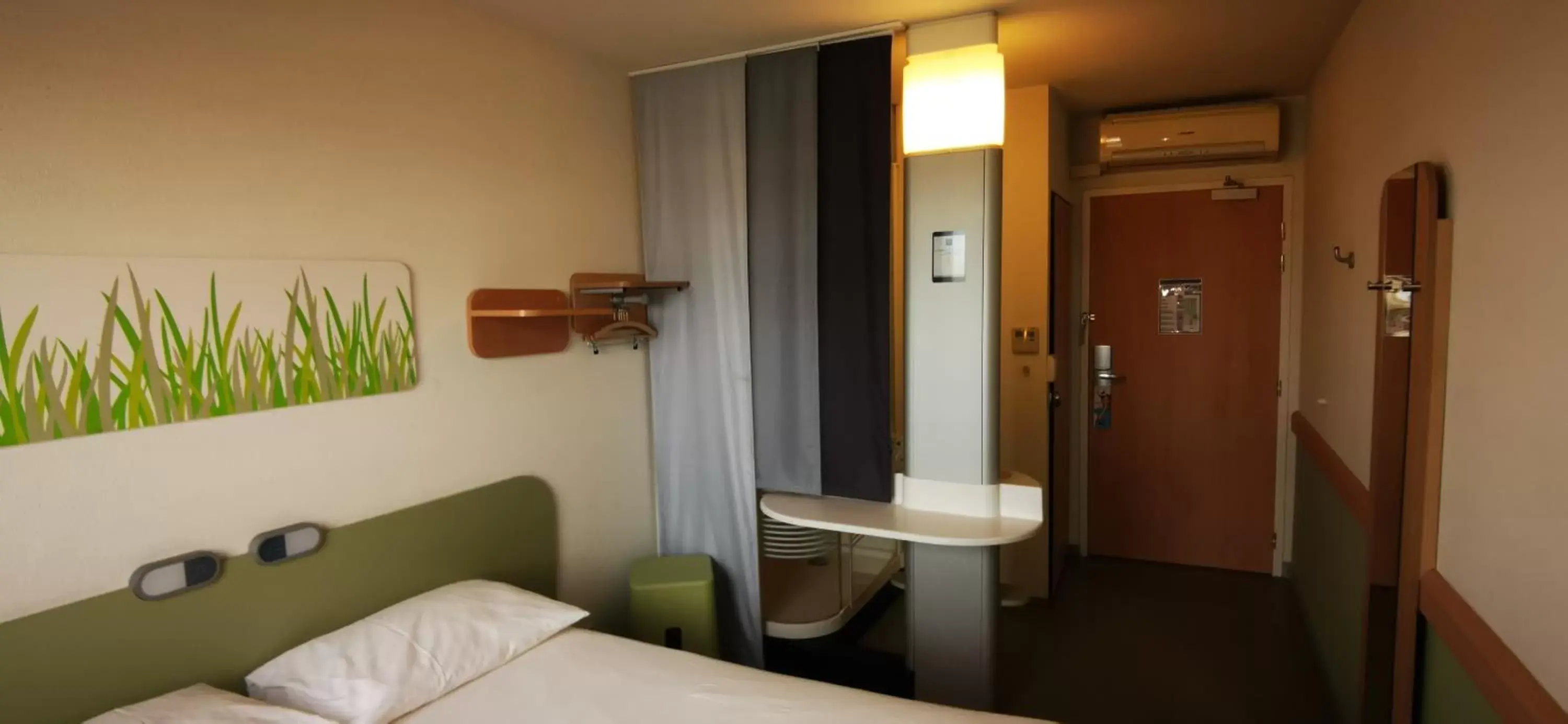 Bed in ibis budget Nimes Centre Gare