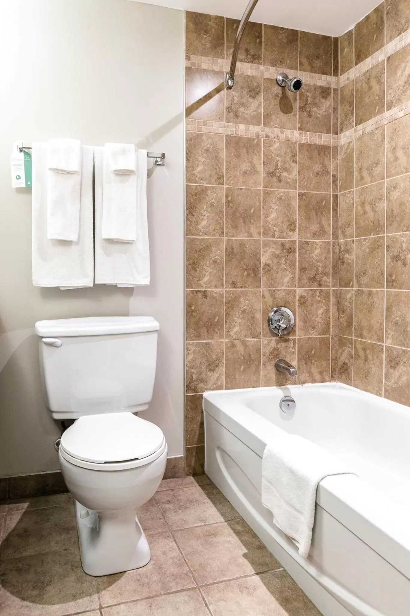 Bathroom in WelcomINNS Ottawa