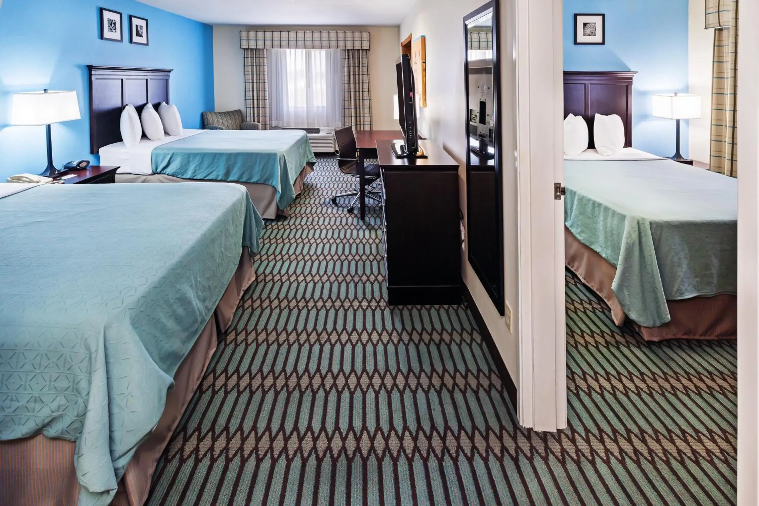 Photo of the whole room, Bed in Country Inn & Suites by Radisson, Lubbock, TX