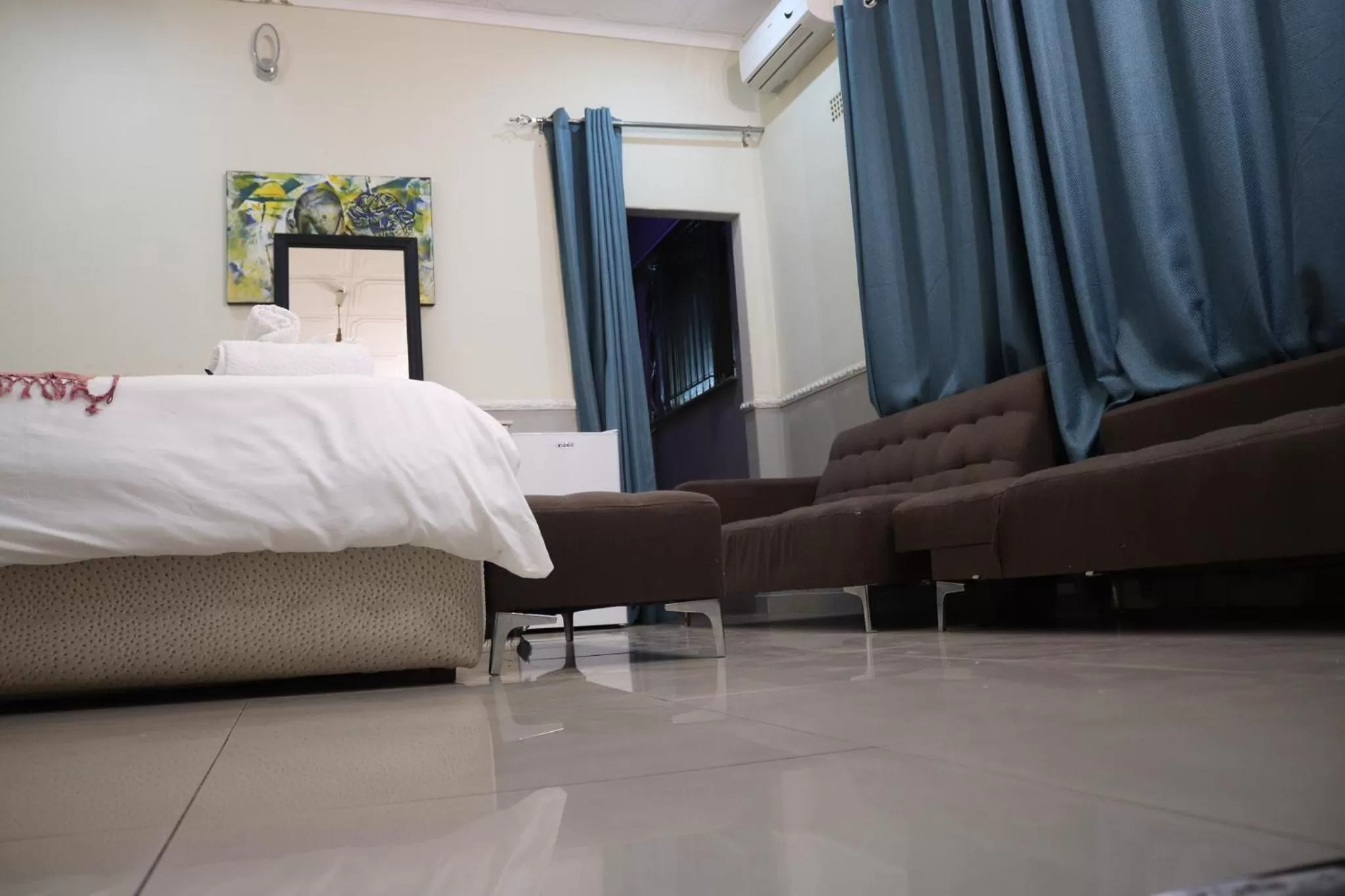 Property building, Bed in Gold Crown International Hotel Johannesburg