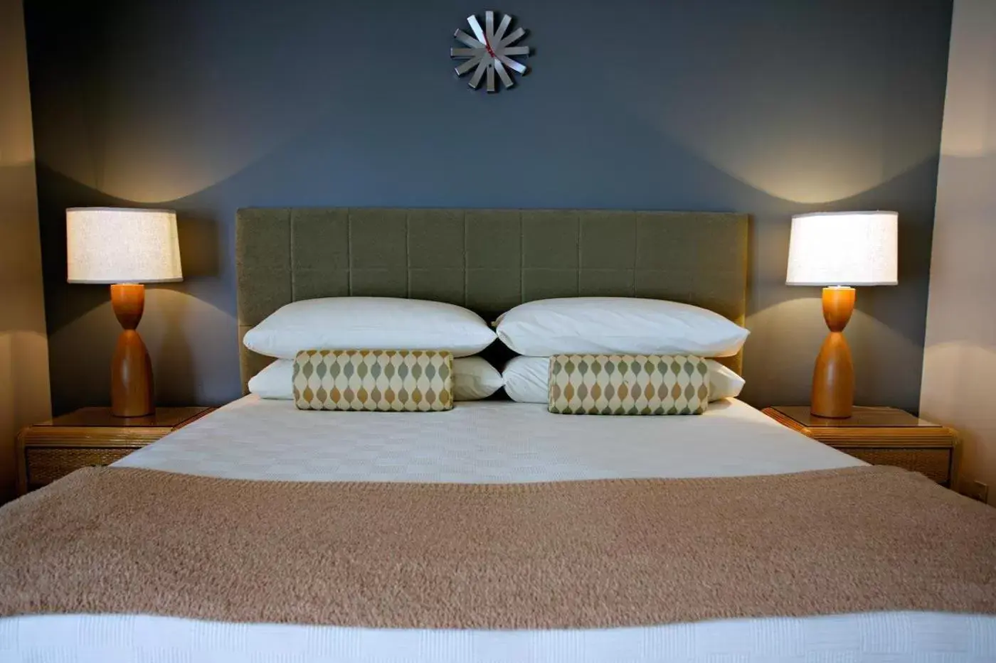 Bed in Desert Hills - 21 and Over Bed in Desert Hills - 21 and Over