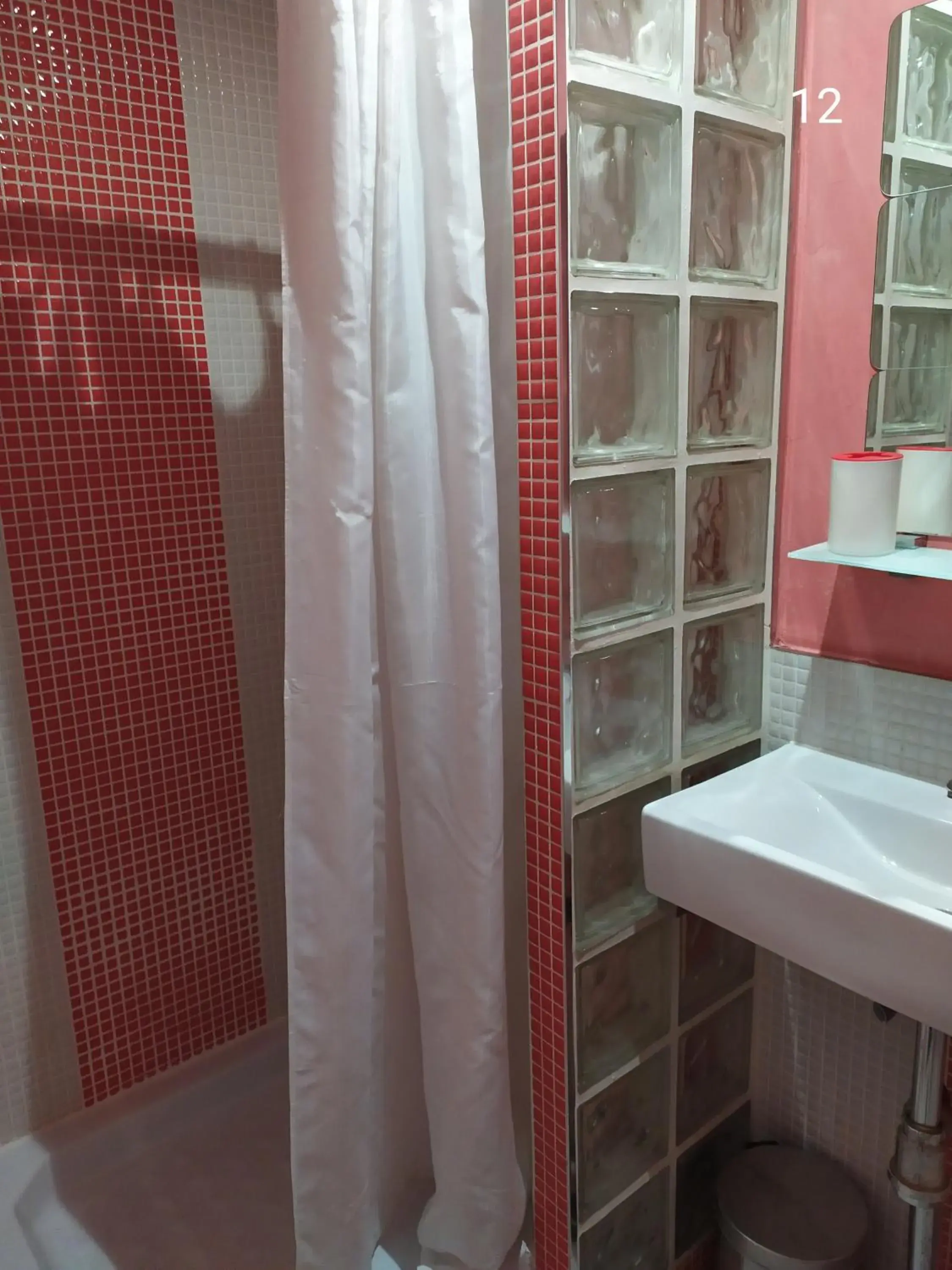 Bathroom in Hostal Inn Madrid
