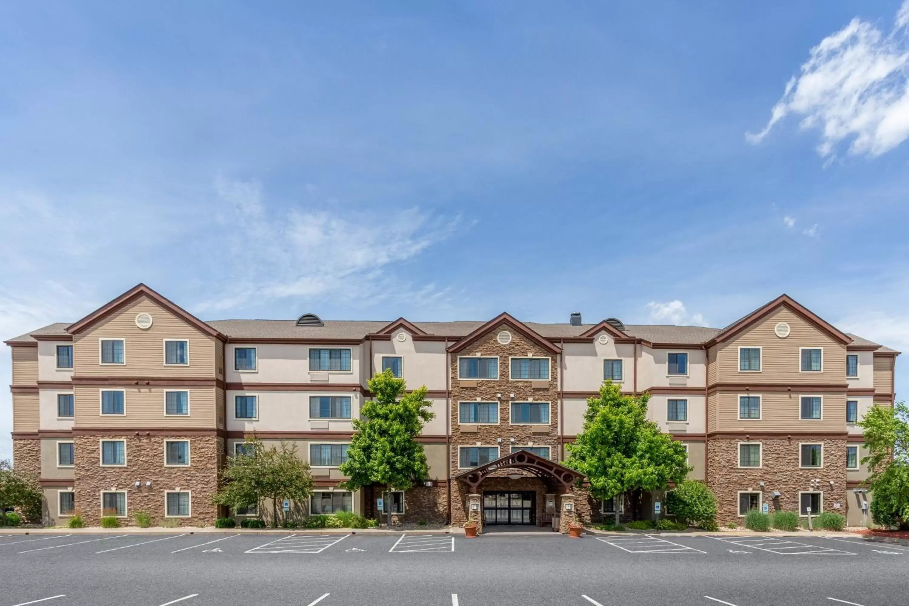 Property Building in Staybridge Suites Davenport, an IHG Hotel