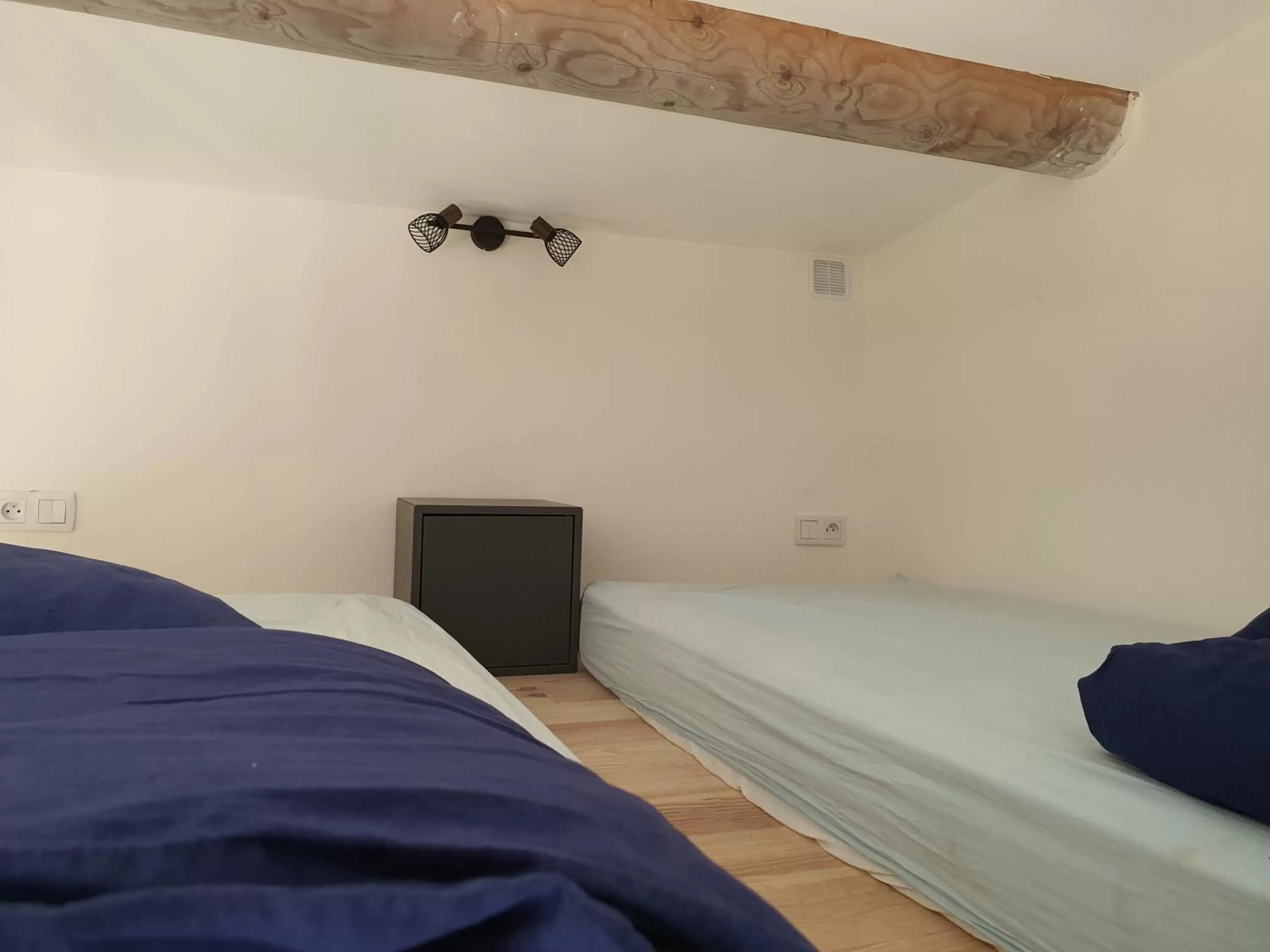 Bed in Bastide Bellugue Maison d'hôtes réseau Bienvenue à La Ferme à 3 minutes de Lourmarin