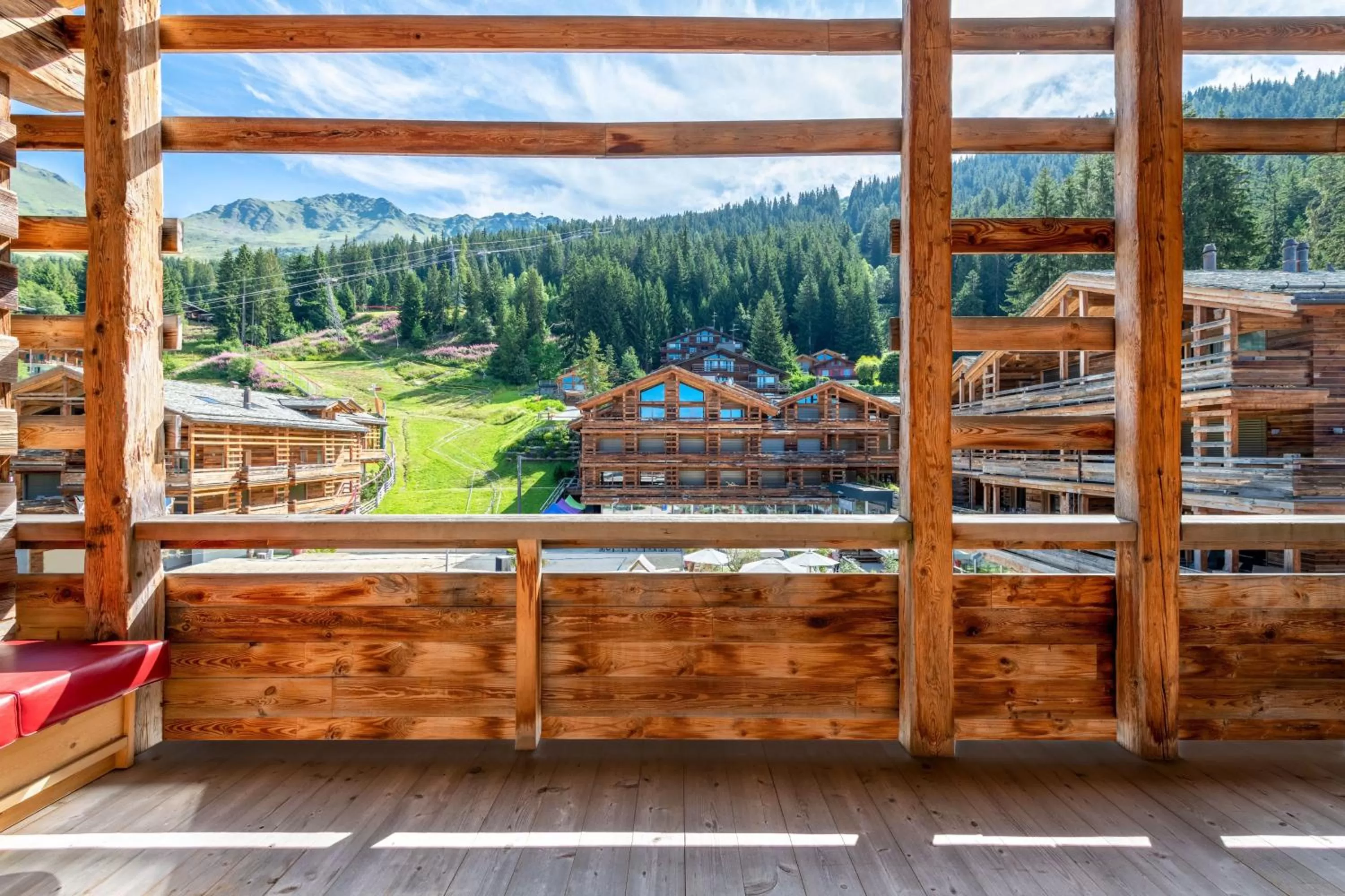 Photo of the whole room in W Verbier