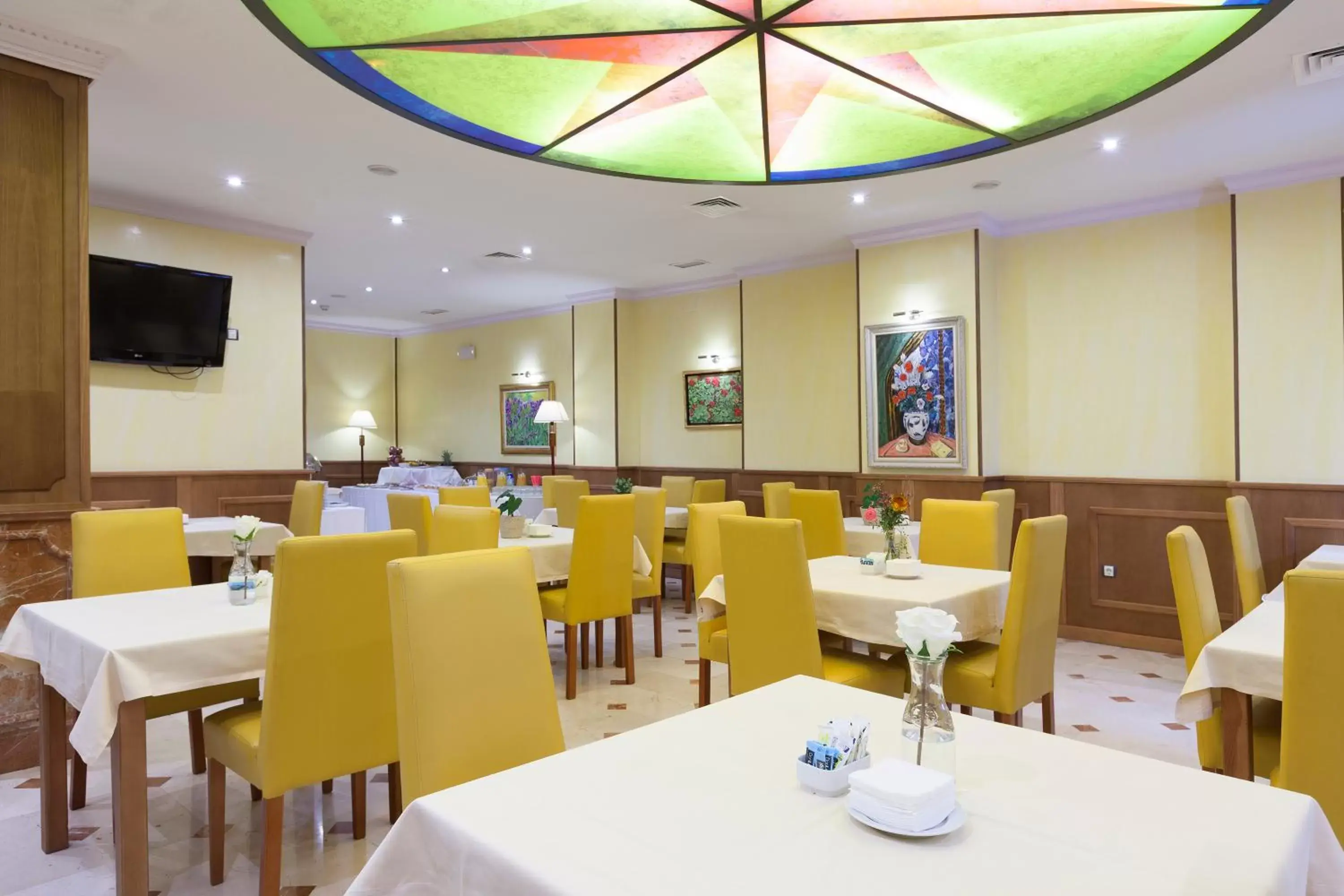 Communal lounge/ TV room, Restaurant/Places to Eat in Agora Juan de Austria