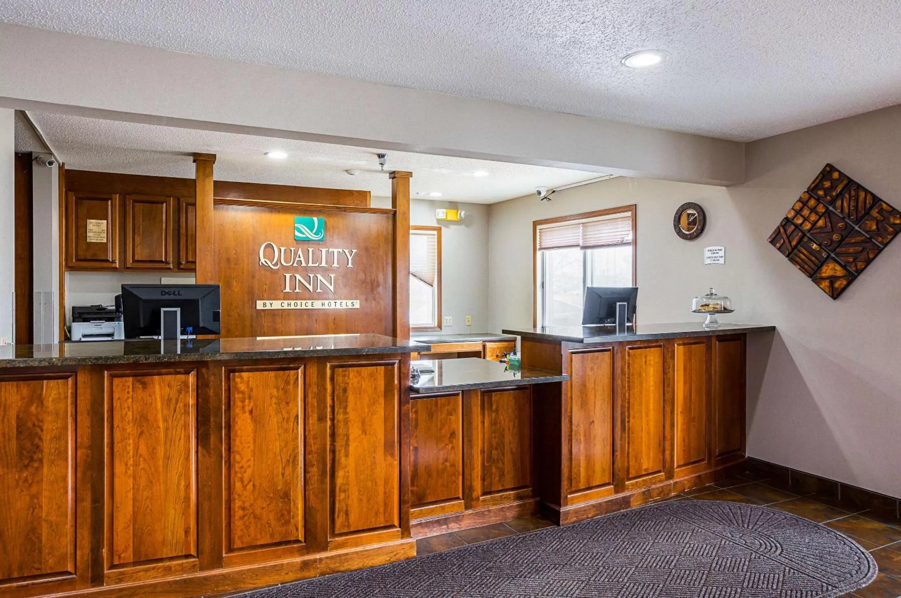 Lobby or reception in Quality Inn Mitchell I-90