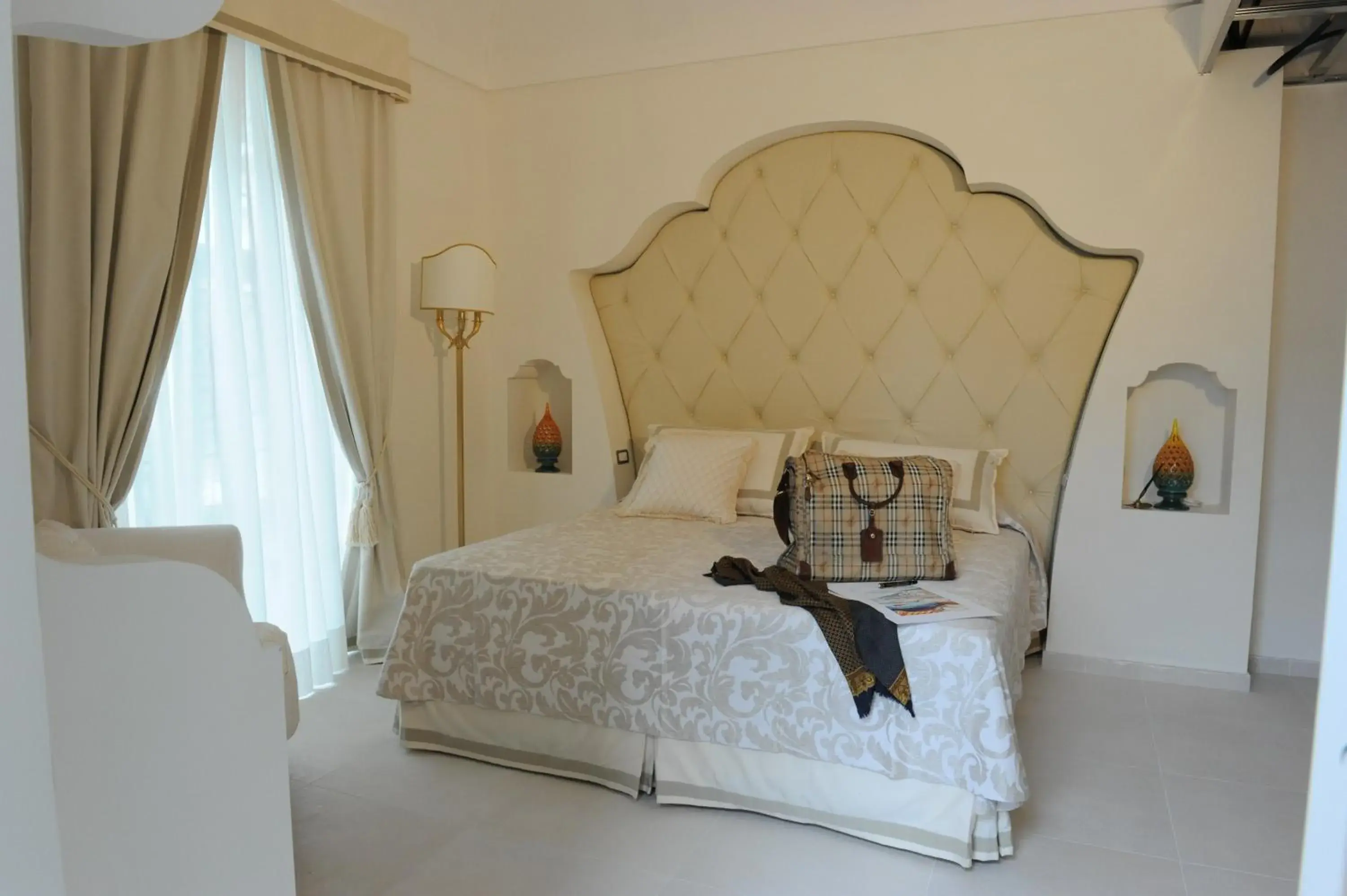 Bed in Minori Palace